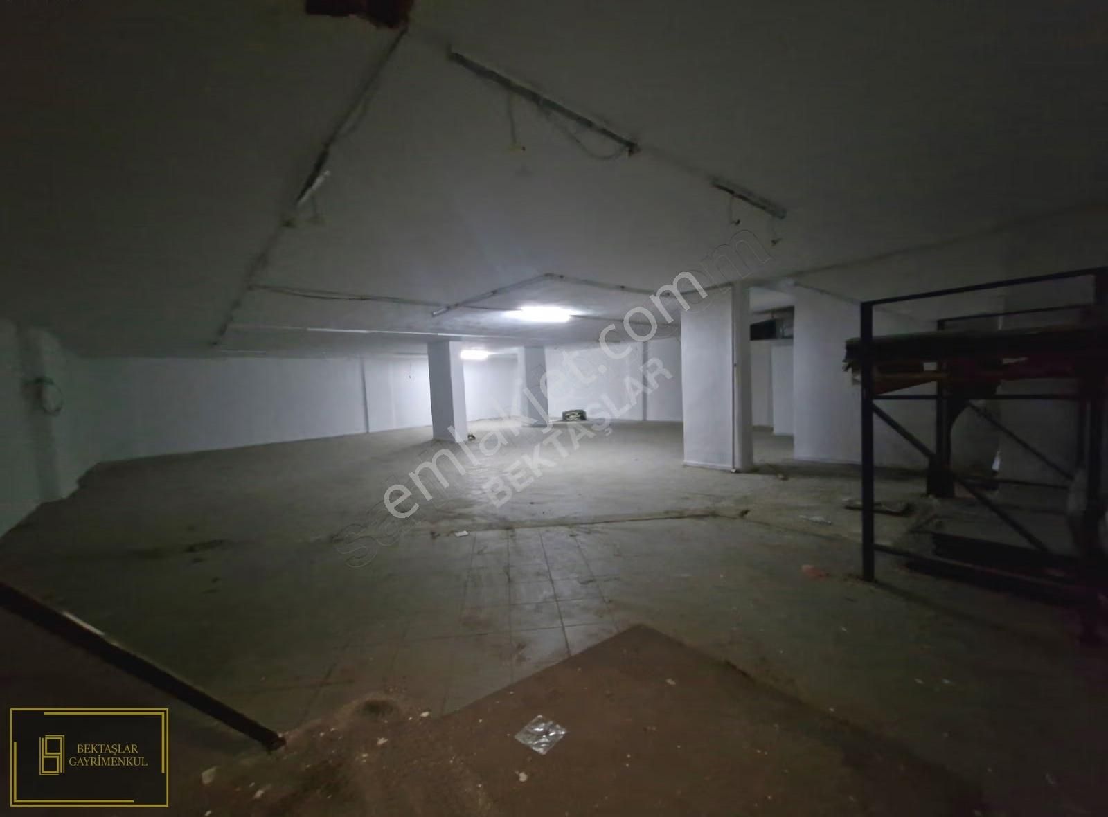 Cevizlide Gülsuyu Metronun Yanıbaşında 1000 M² Depo & İş Yeri - Görsel 4
