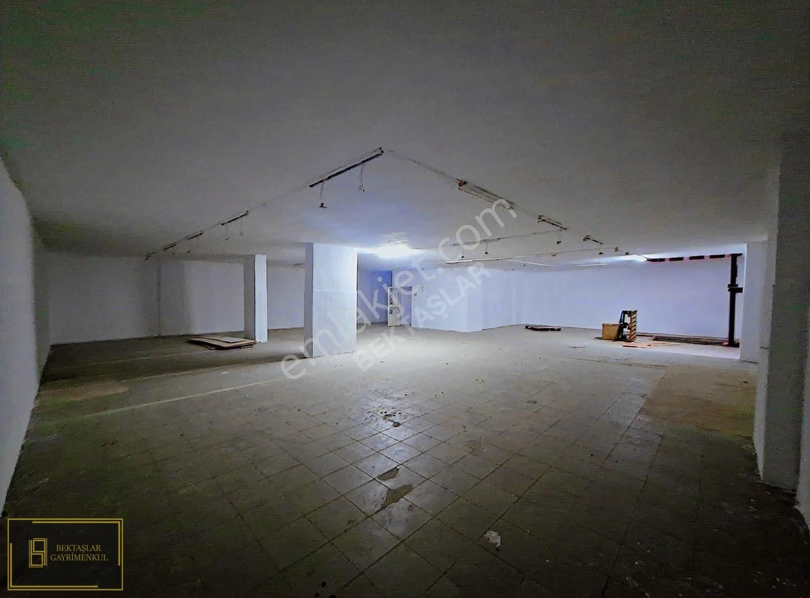 Cevizlide Gülsuyu Metronun Yanıbaşında 1000 M² Depo & İş Yeri - Görsel 26