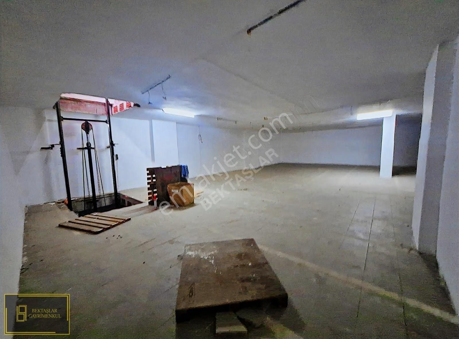 Cevizlide Gülsuyu Metronun Yanıbaşında 1000 M² Depo & İş Yeri - Görsel 24