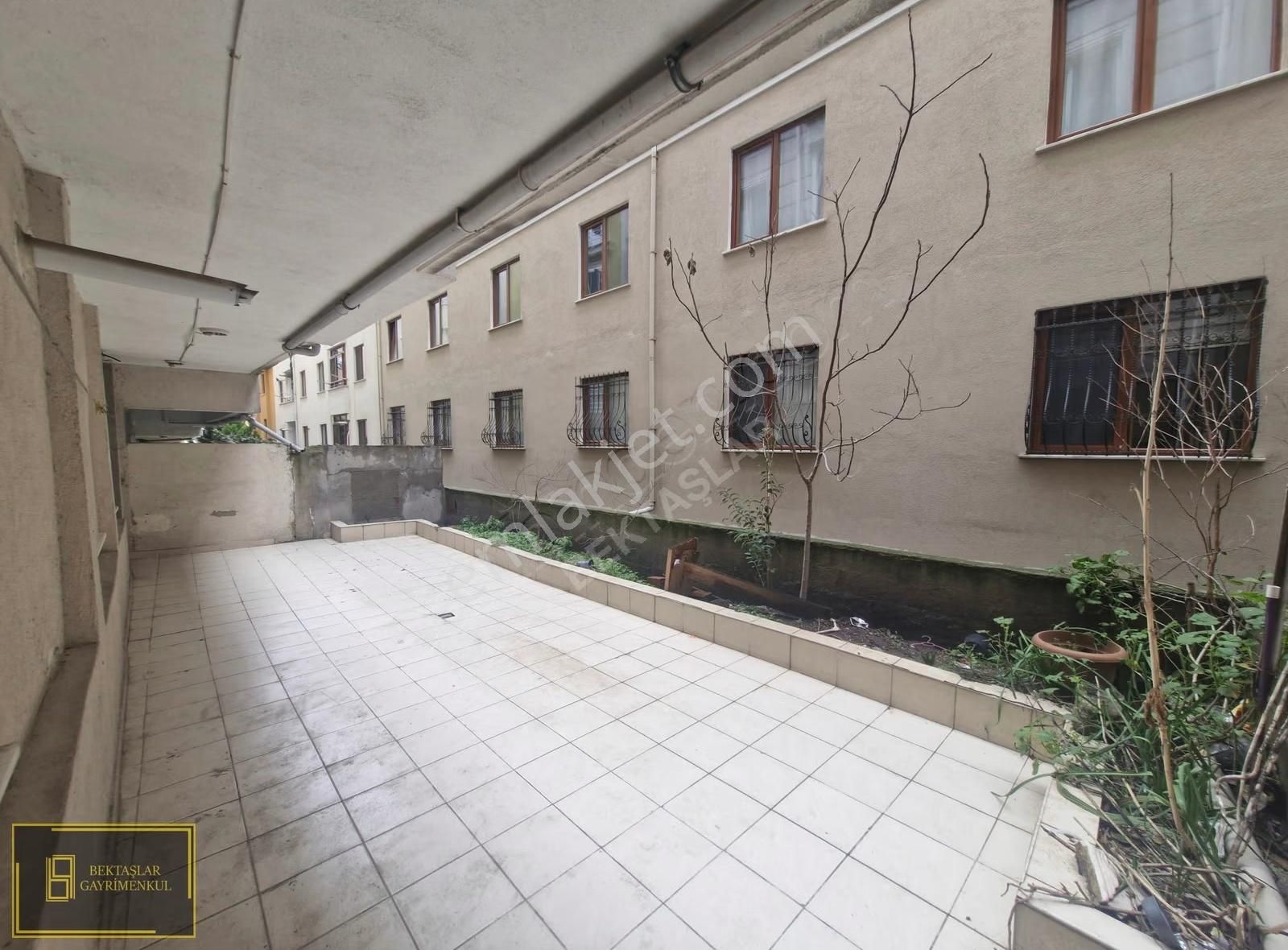 Zümrütevlerde;ulaşımı Kolay,kombili,bahçe Teraslı,boş,geniş(2+1) - Görsel 30