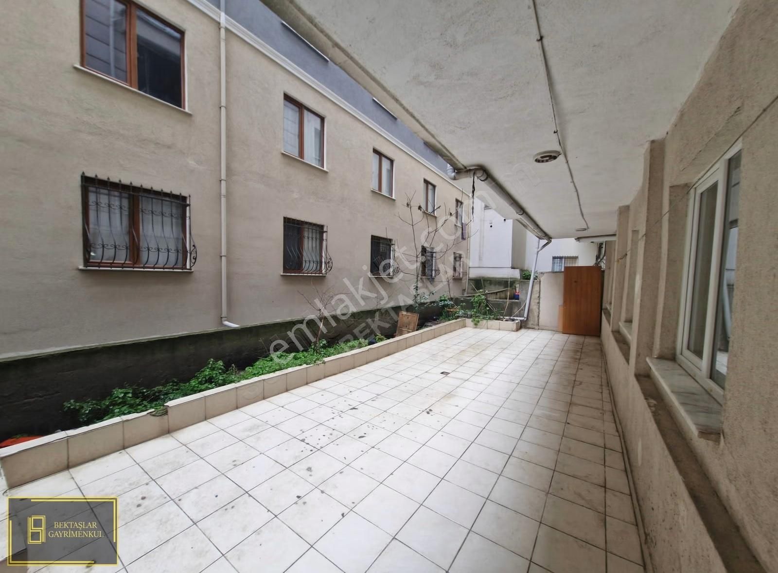 Zümrütevlerde;ulaşımı Kolay,kombili,bahçe Teraslı,boş,geniş(2+1) - Görsel 3