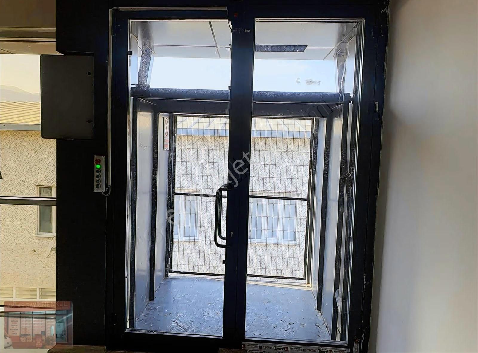 Aktaş 'tan Anadolu Mh Sanayi İçi Kiralık Dükkan Asansörlü - Görsel 7