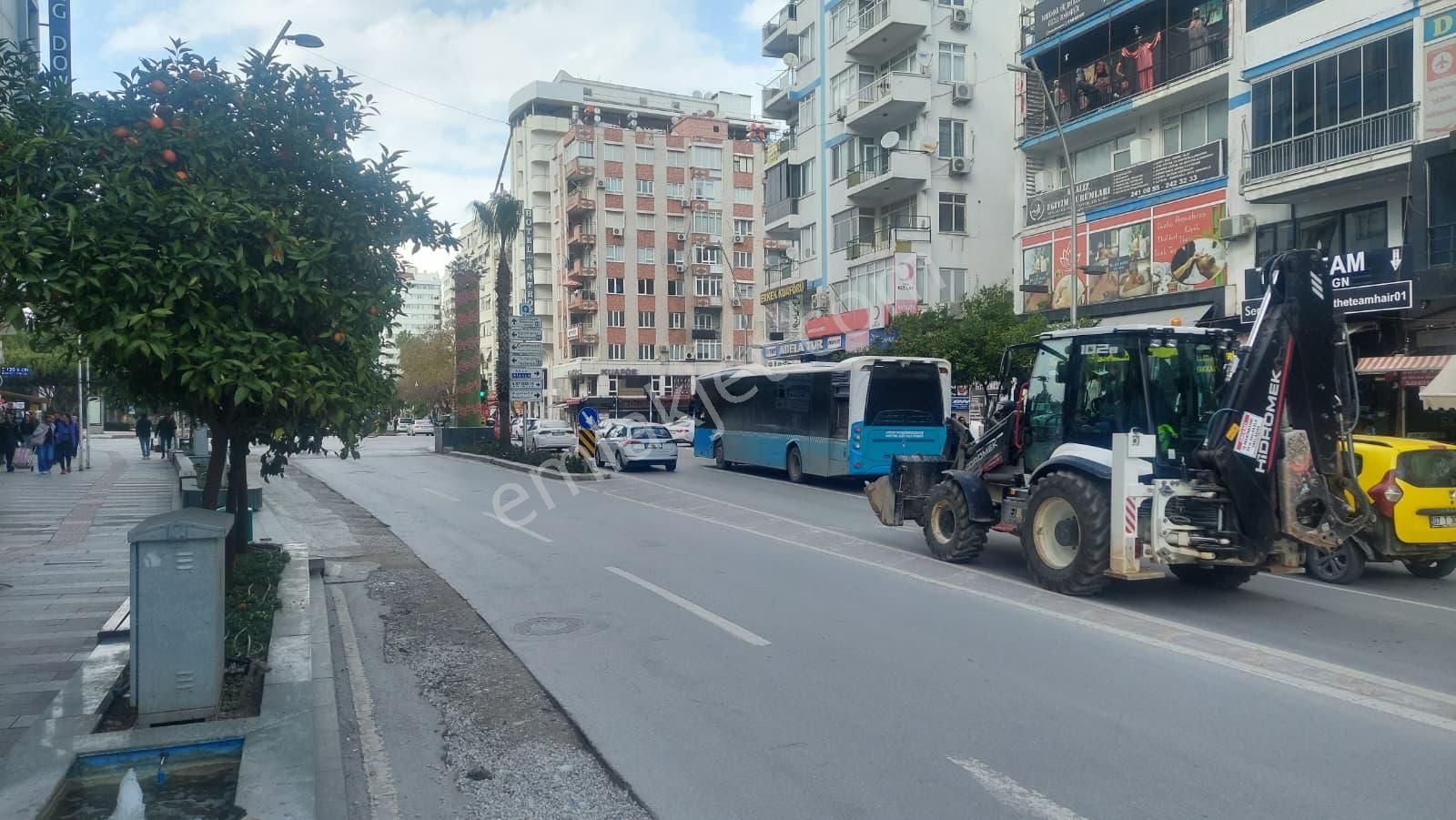 Güllük Caddesinde Satılık 60 M2 Dükkan, Altındağ / Antalya
