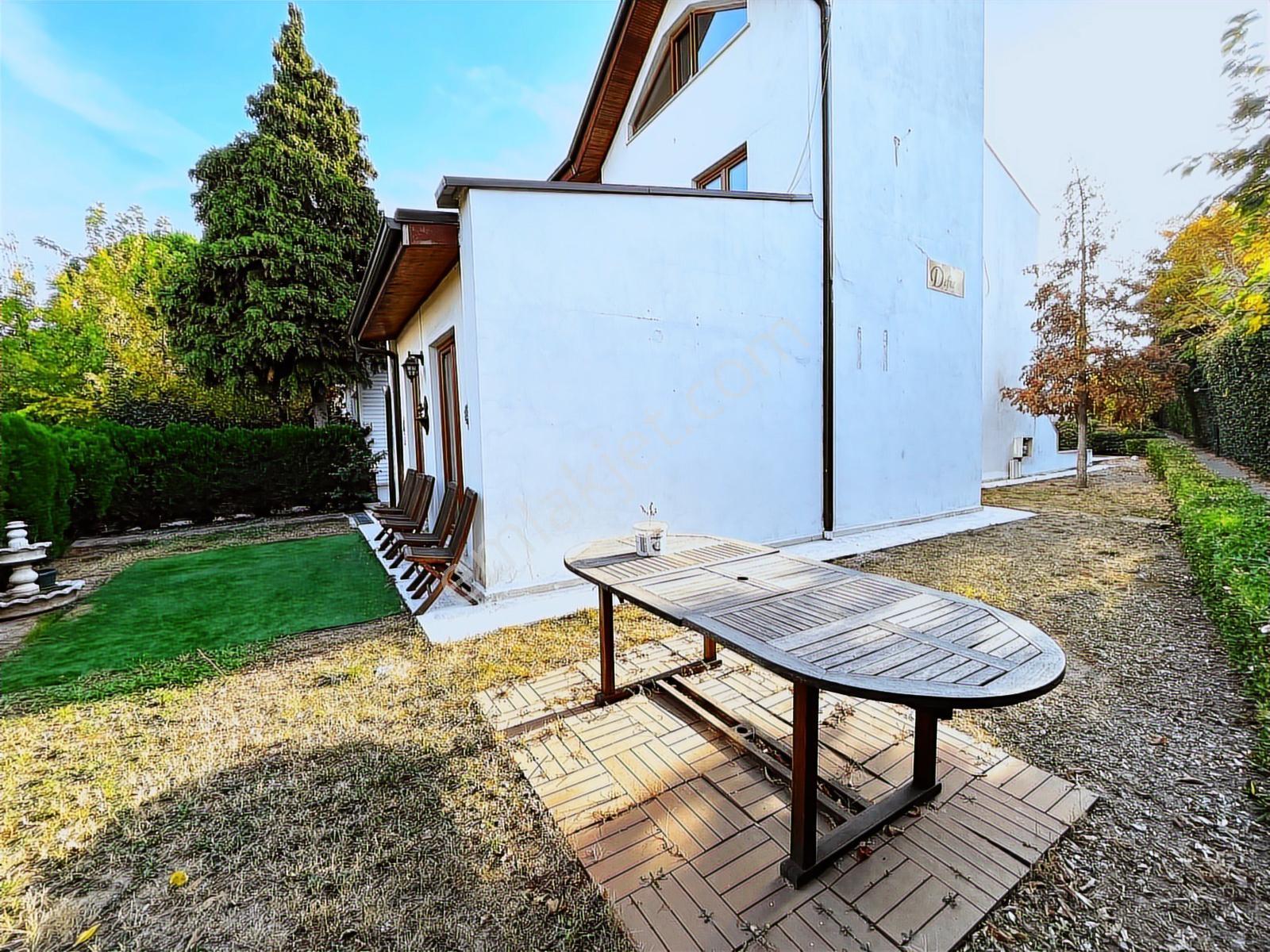 Akkent'te Podyum Park'a Yakın, Doğa İle İç İçe Satılık Villa - Görsel 18