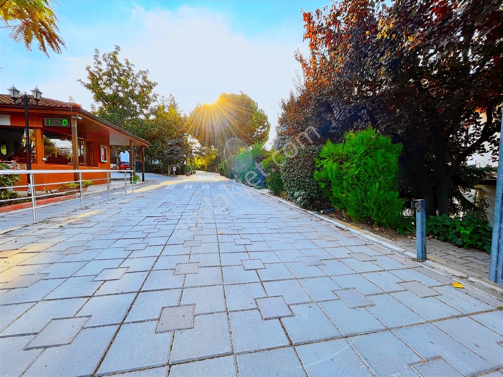 Akkent'te Podyum Park'a Yakın, Doğa İle İç İçe Satılık Villa - Görsel 21