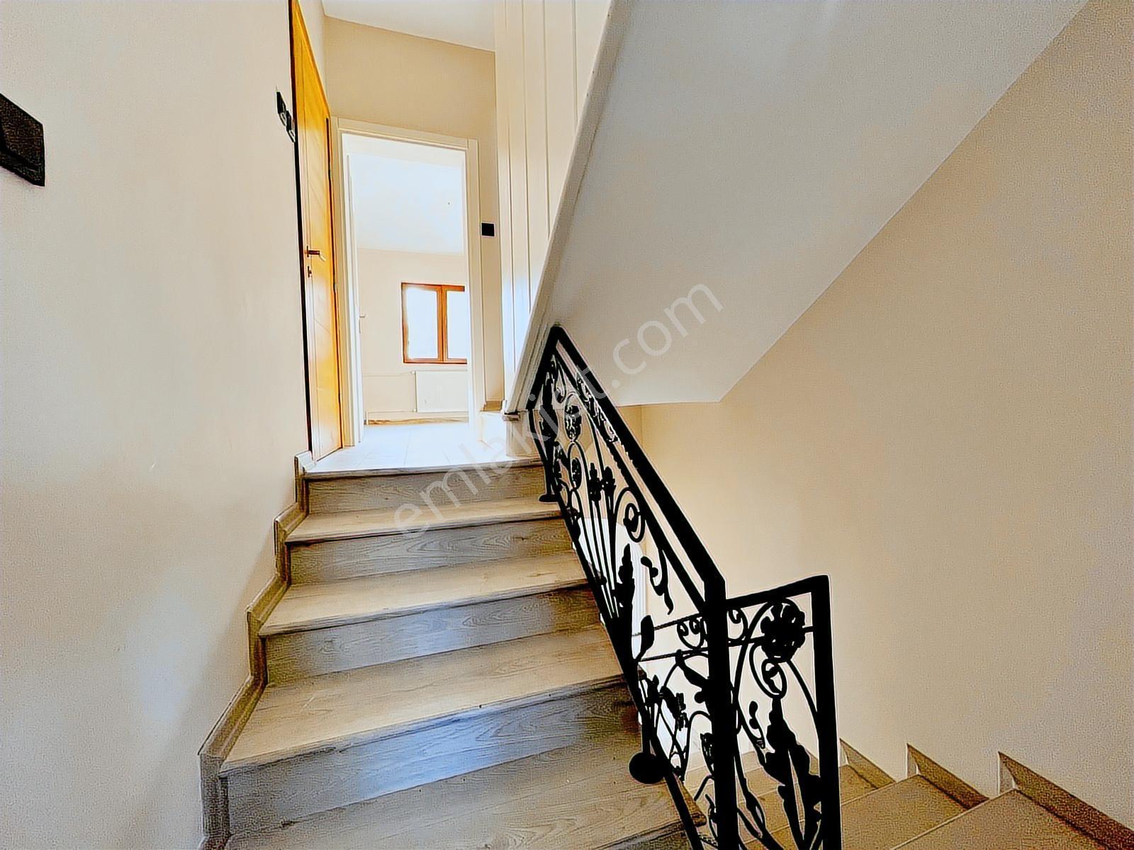 Akkent'te Podyum Park'a Yakın, Doğa İle İç İçe Satılık Villa - Görsel 11