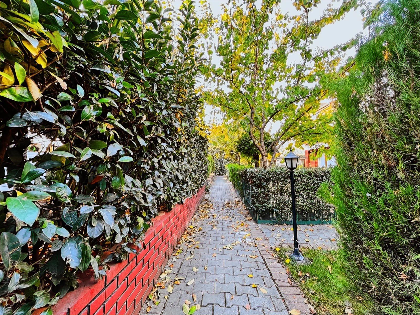 Akkent'te Podyum Park'a Yakın, Doğa İle İç İçe Satılık Villa - Görsel 4