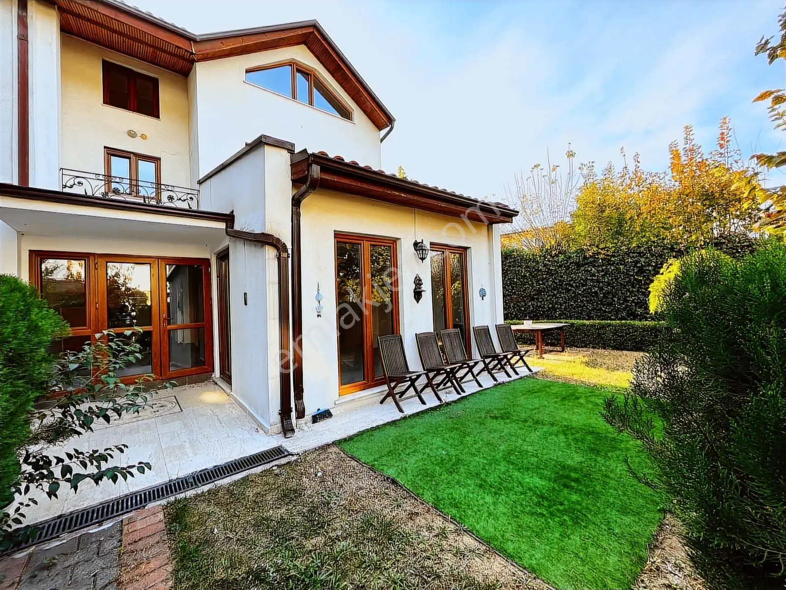 Akkent'te Podyum Park'a Yakın, Doğa İle İç İçe Satılık Villa