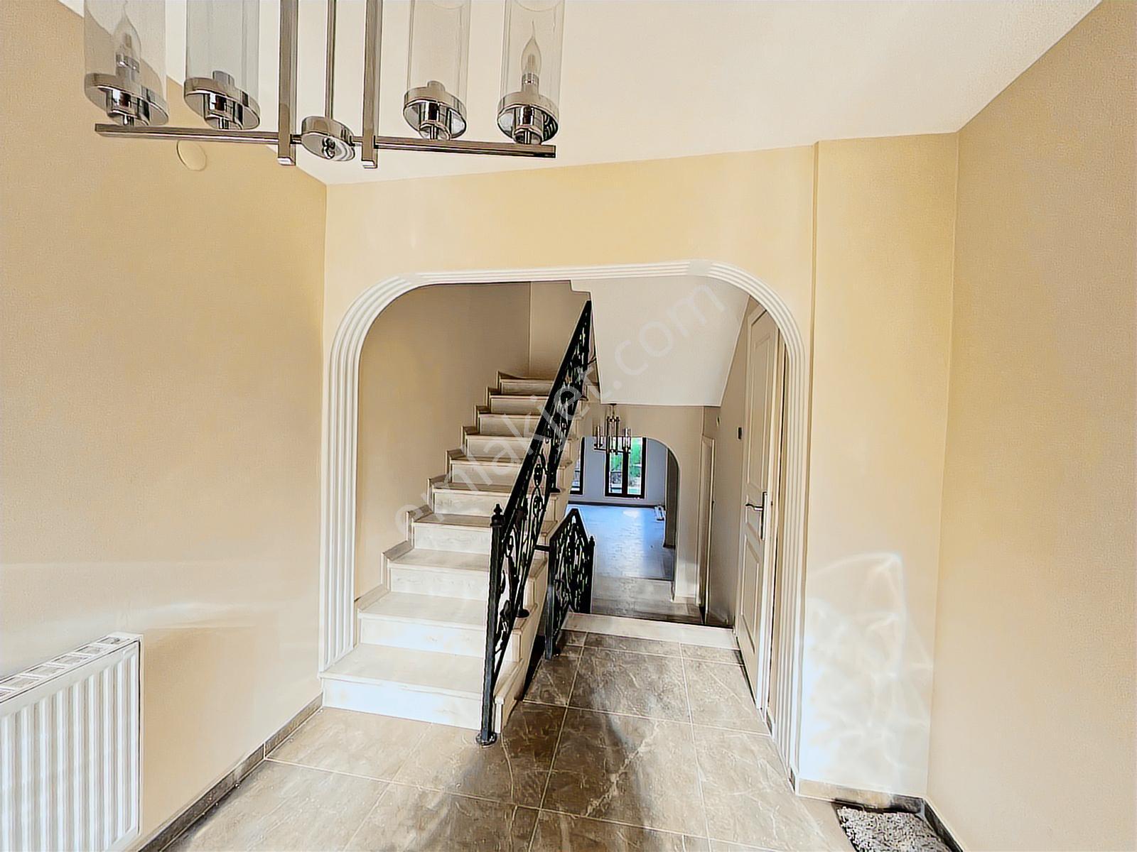 Akkent'te Podyum Park'a Yakın, Doğa İle İç İçe Satılık Villa - Görsel 7