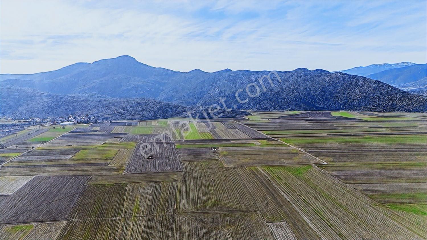 Burdur Bucak Karaaliler 28624 M2 Satılık Tek Tapu Tarla