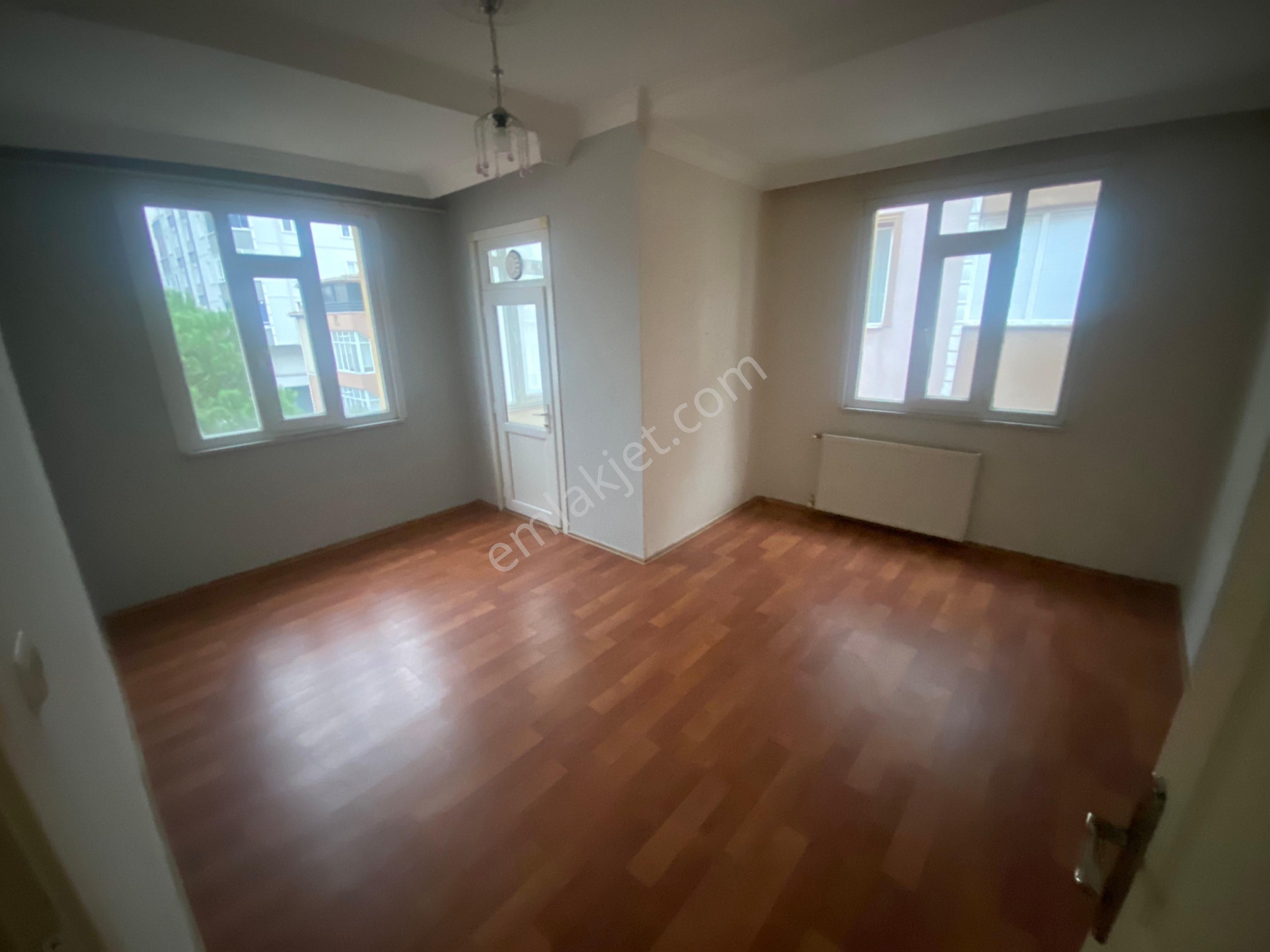 Uğur Emlaktan İstasyon Mah 2+1 5. Lat Merkezde Daire