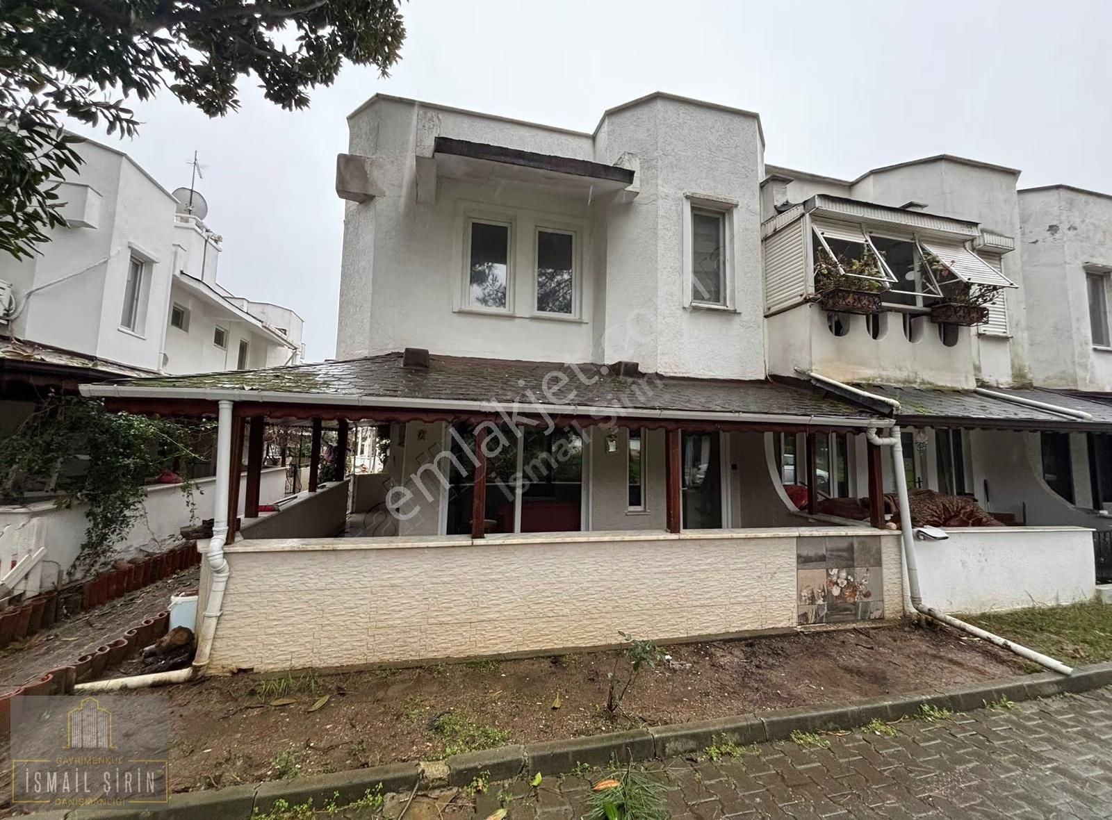 İsmail Şirinden Narlıda Denize Sıfır Havuzlu Sitede Dublex Daire