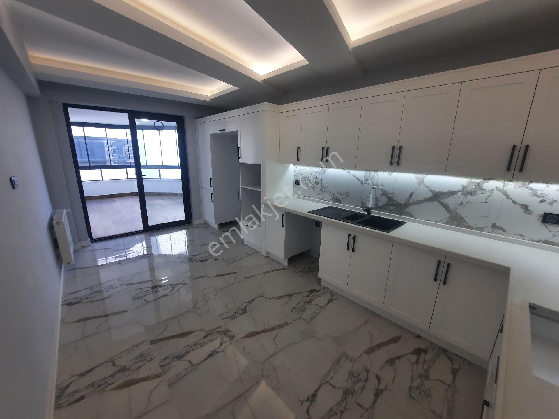 Furkan Emlak'tan Derebahçe Mevkisinde 4+1 6.kat 180m2 Sıfır Fırsat Daire