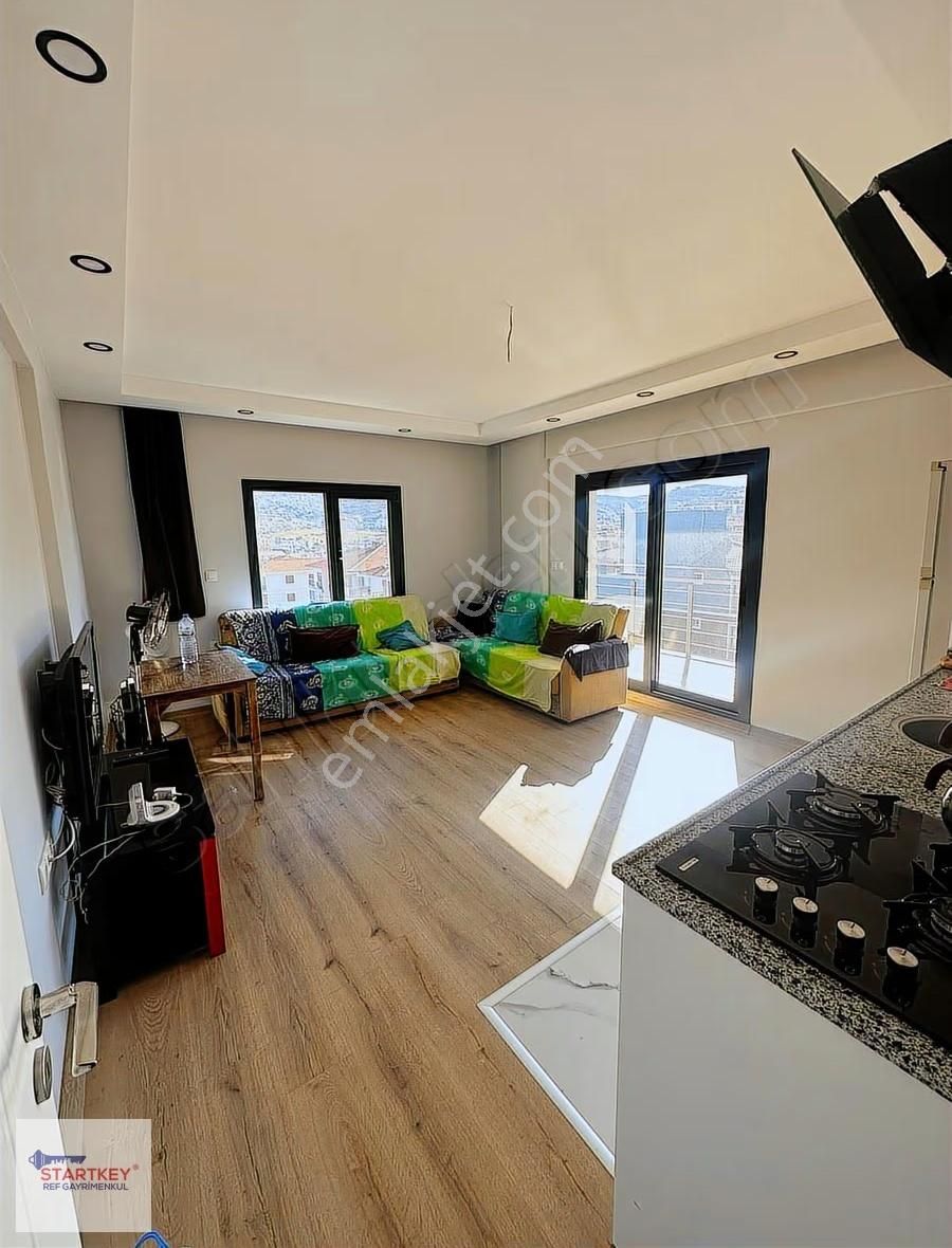 Yeni Foça'da Havuz Manzaralı Kiralık 1+1 Eşyalı Daire - Görsel 10