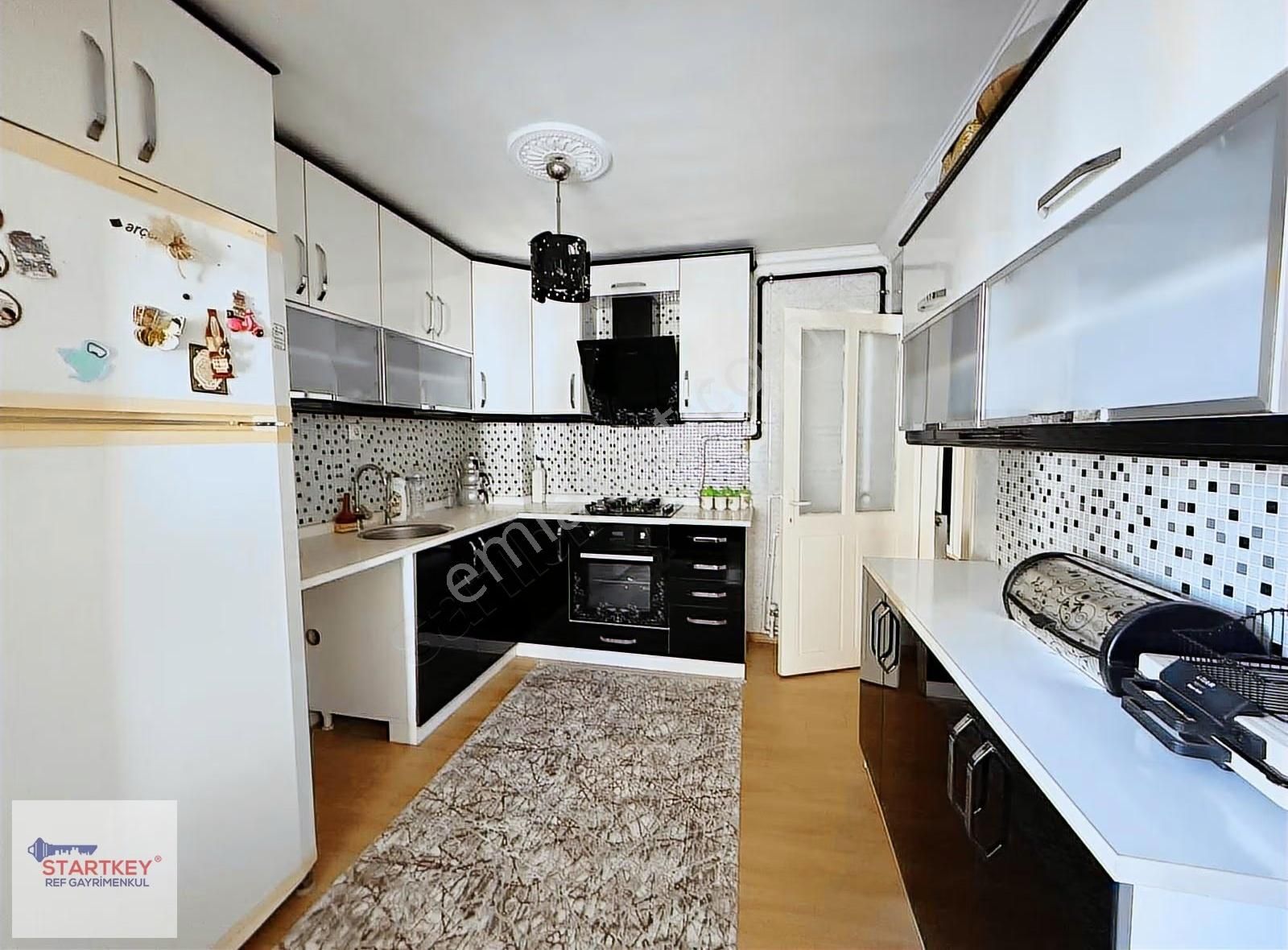 Merkezi Konumda 3+1,115 M² Ara Kat Eşyalı / Eşyasız - Görsel 16