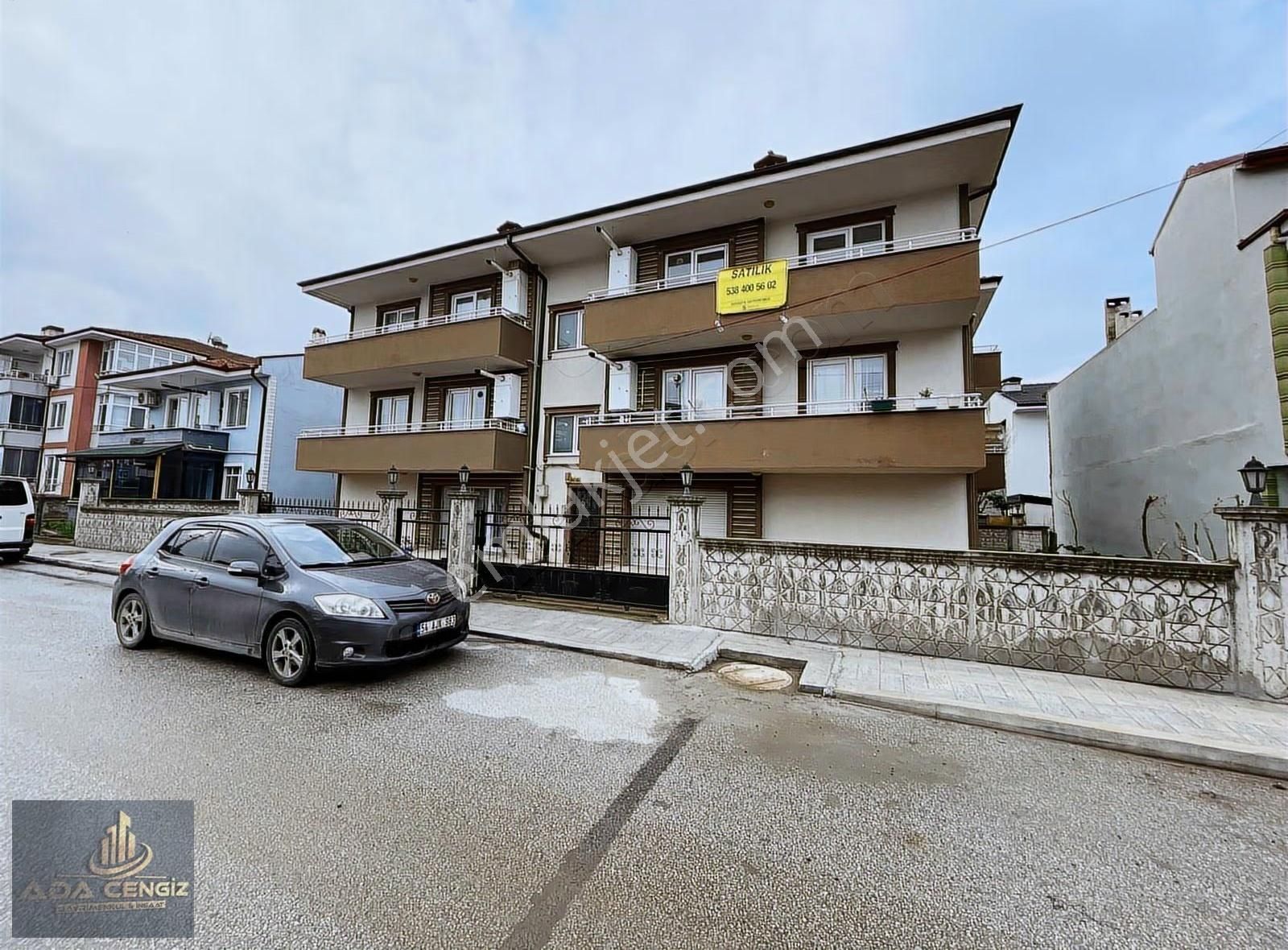 Serdivan Köprübaşında 2+1 150 M2 Kapalı Garajlı Geniş Daire