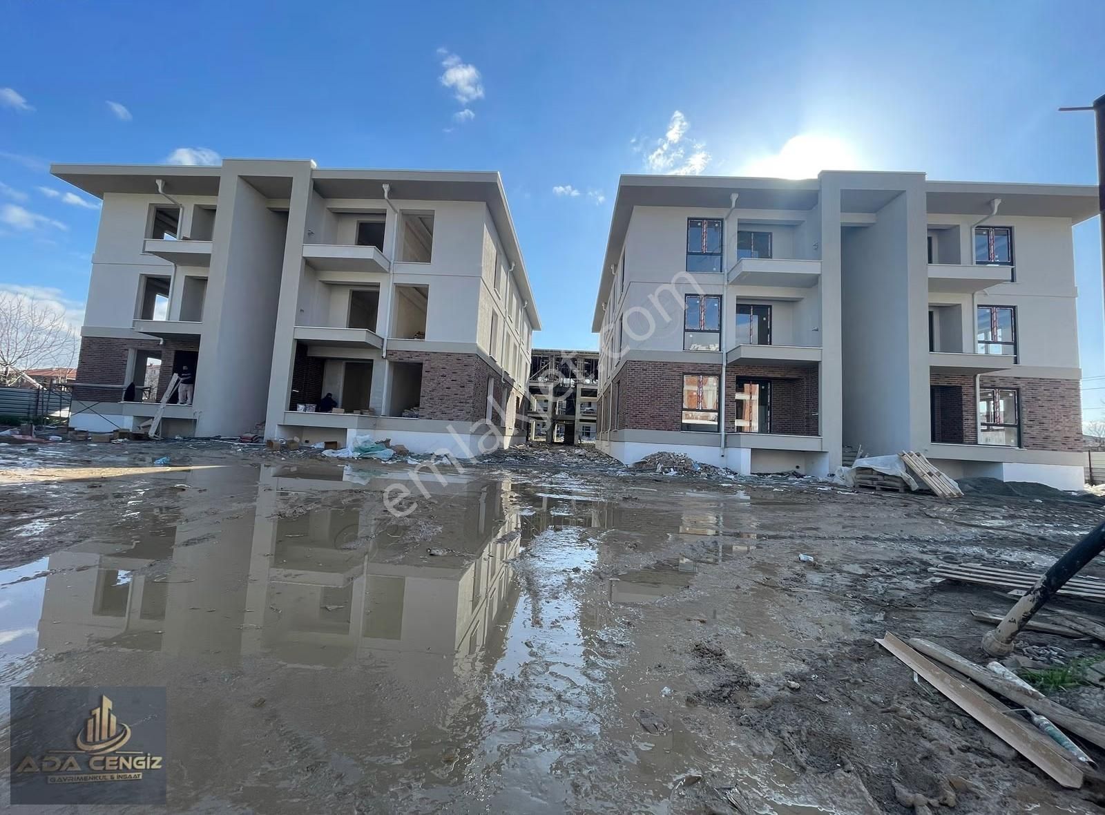 Adapazarı Tekeler Mah. Site İçerisinde 3+1 135 M2 Daireler