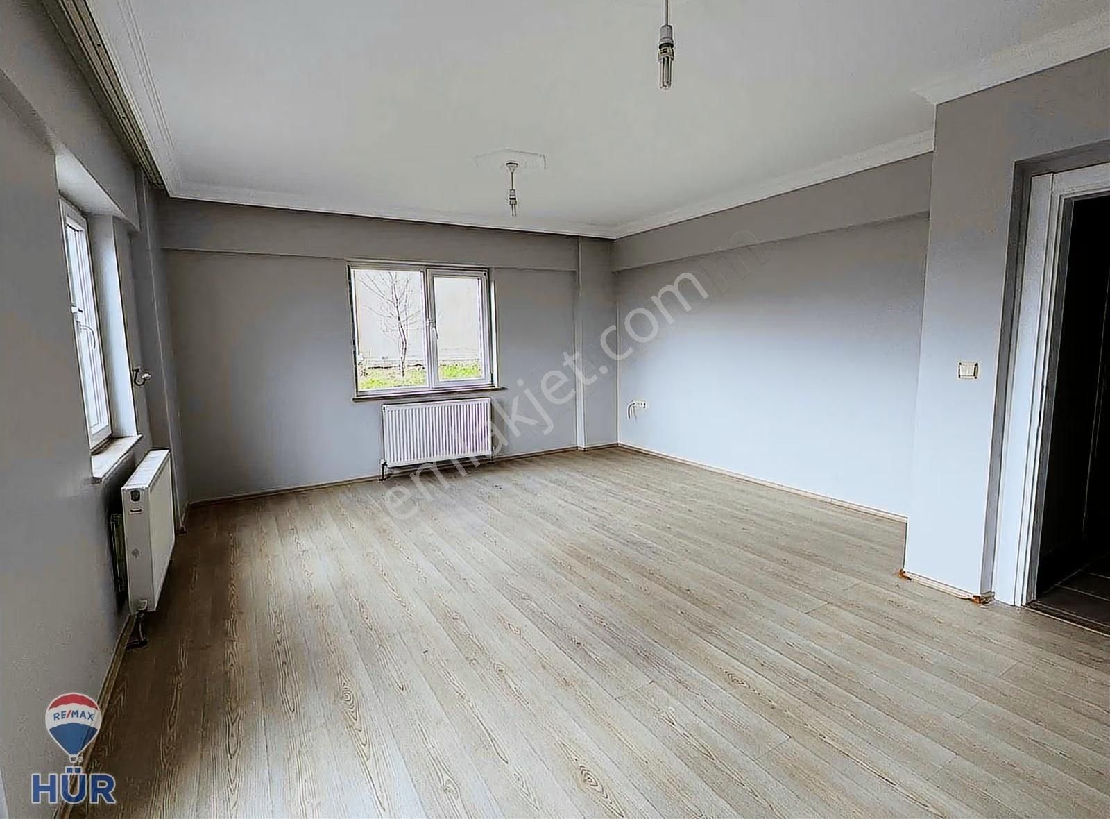 Remax İlke Aydaş'tan İçi Yenilenmiş Camilide 3+1 Satılık Daire