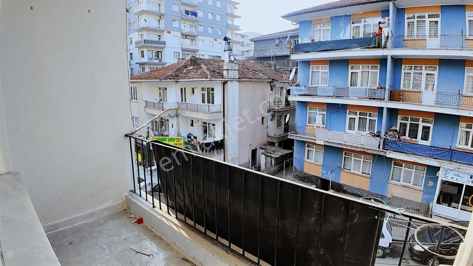 Daire Baştan Aşağı Komple Yenilendi. Kiralık 3+1 Yapılı Daire - Görsel 2