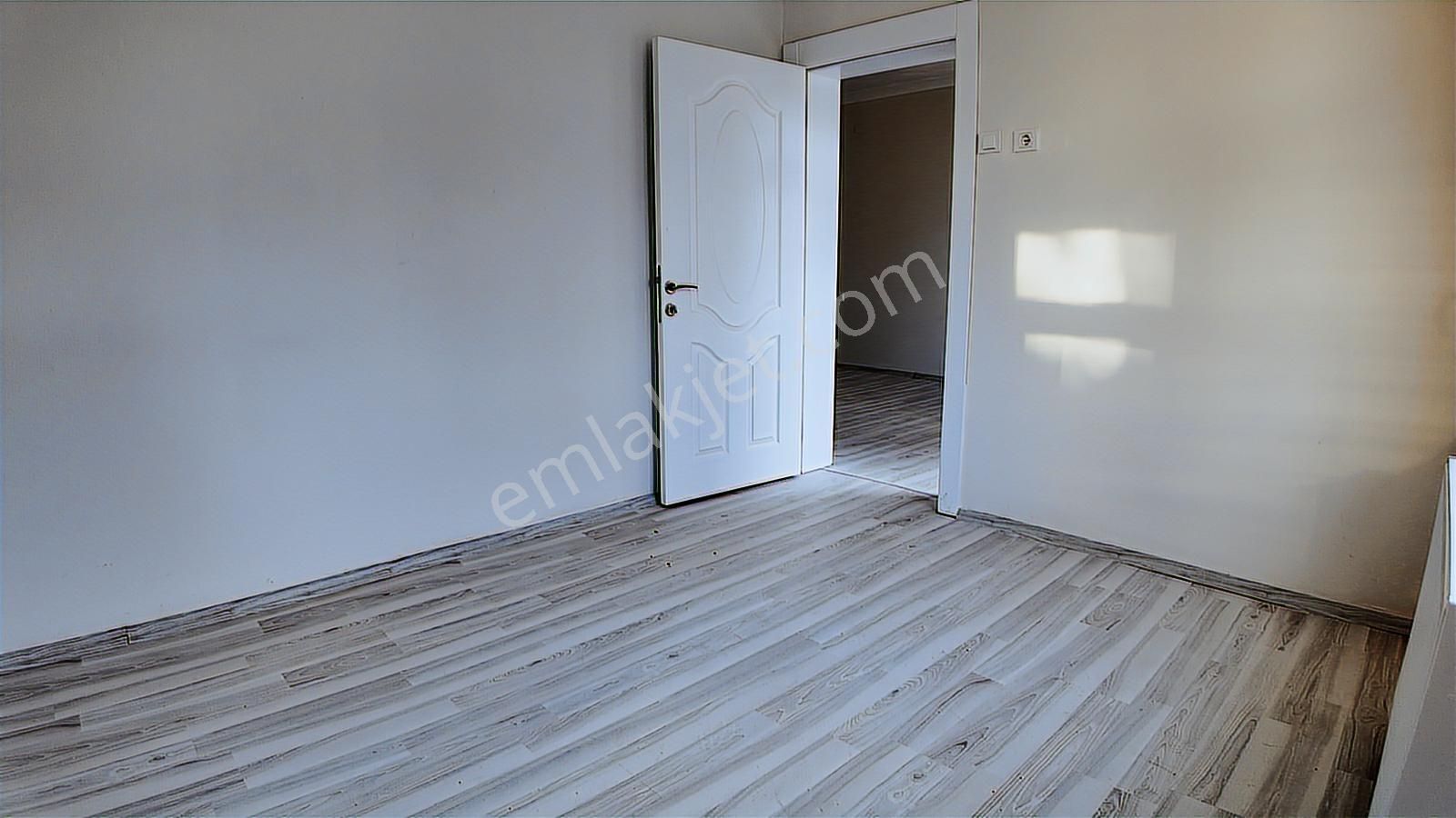 Daire Baştan Aşağı Komple Yenilendi. Kiralık 3+1 Yapılı Daire - Görsel 9