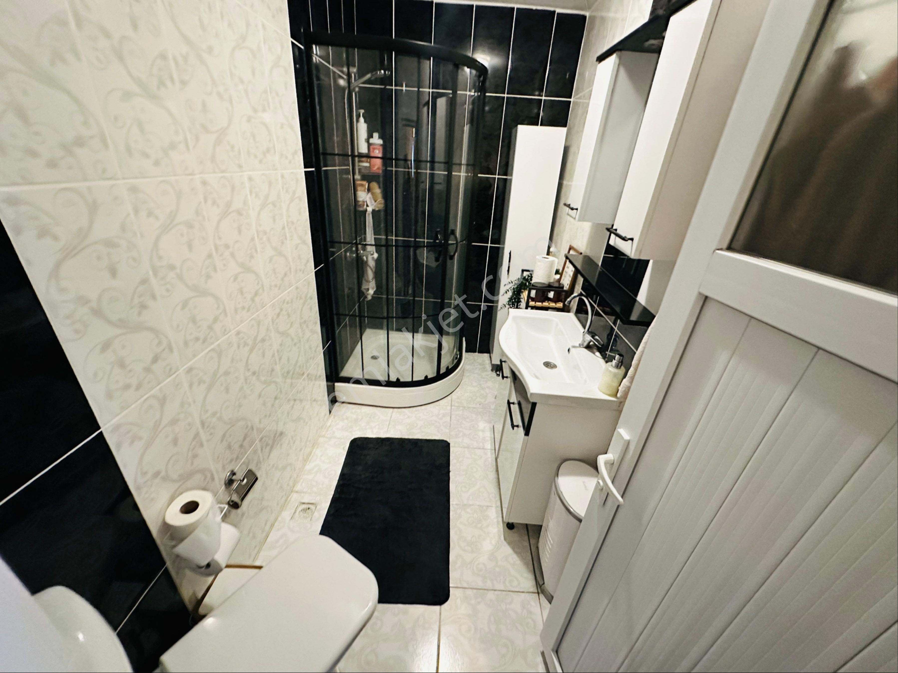 Uğurmumcu Mah’de Cadde Üzeri 2+1 95m2 Balkonlu 1.kat Daire - Görsel 16