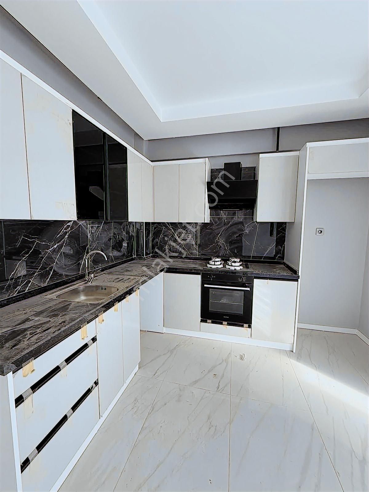 Total'den Havuzlu Güvenlikli Sitede Kapalı Mutfaklı Sıfır Daire