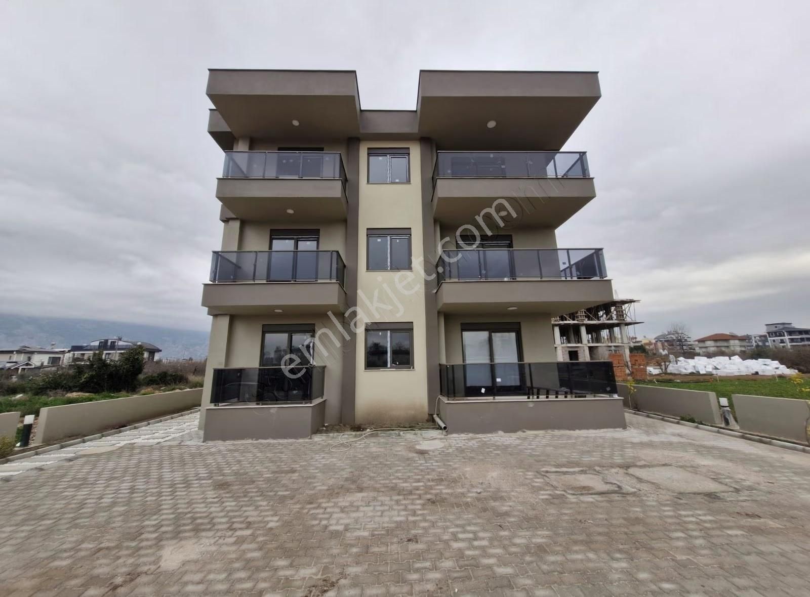 Yeniköy Merkezde 2+1 Satılık Daire