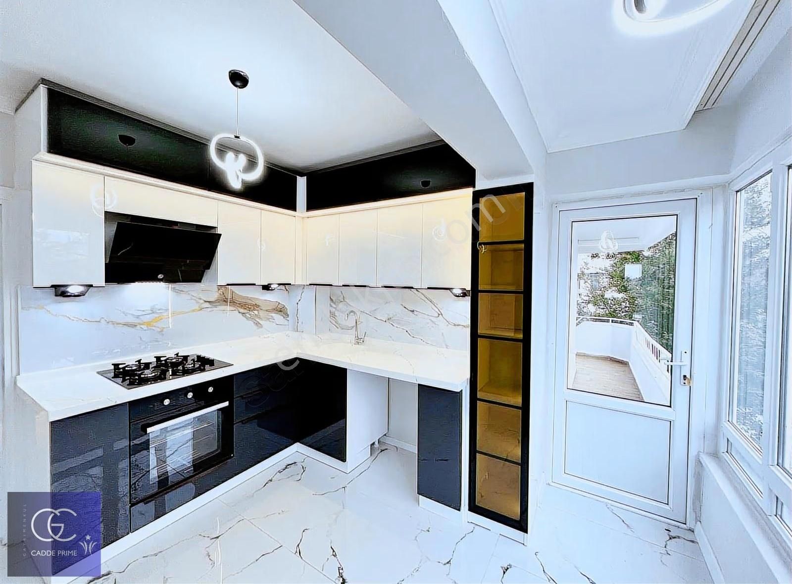 Cadde'den 2+1 Arakat Ön Cephe Doğalgazlı Satılık Daire