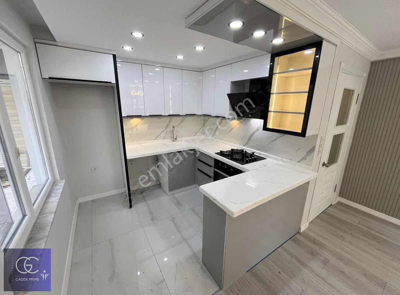 Cadde'den Şehirde Bahçeli Hayat Modern Tasarımlı 2+1 Daire