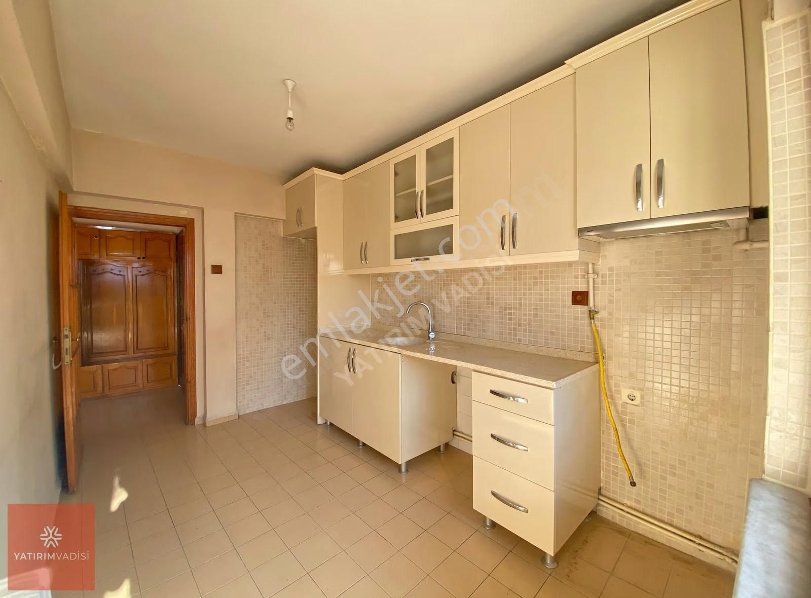 Kükürtlü'nün En İyi Lokasyonunda Metro 1 Dk Kiralık 3+1 Daire - Görsel 11
