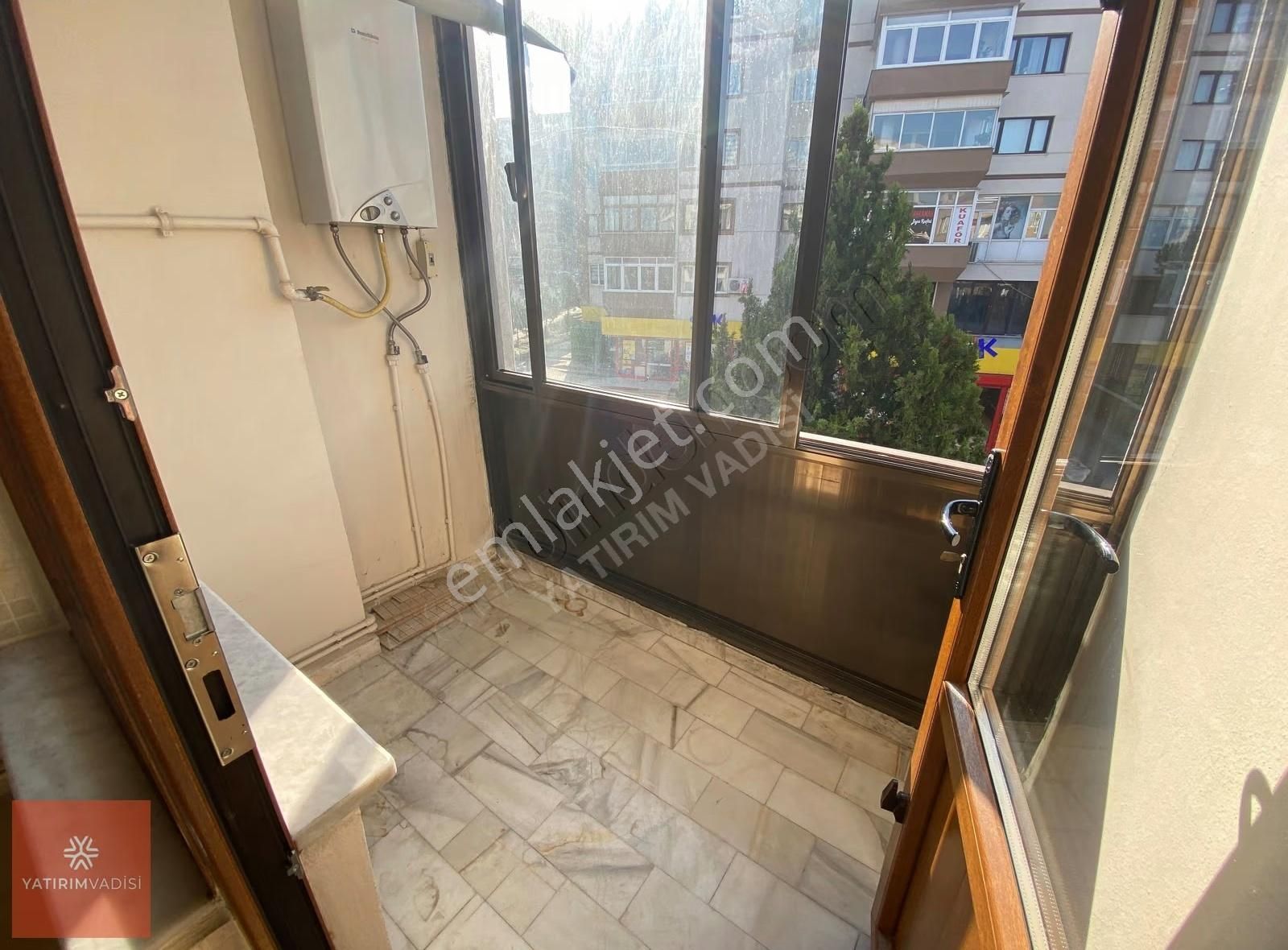 Kükürtlü'nün En İyi Lokasyonunda Metro 1 Dk Kiralık 3+1 Daire - Görsel 3