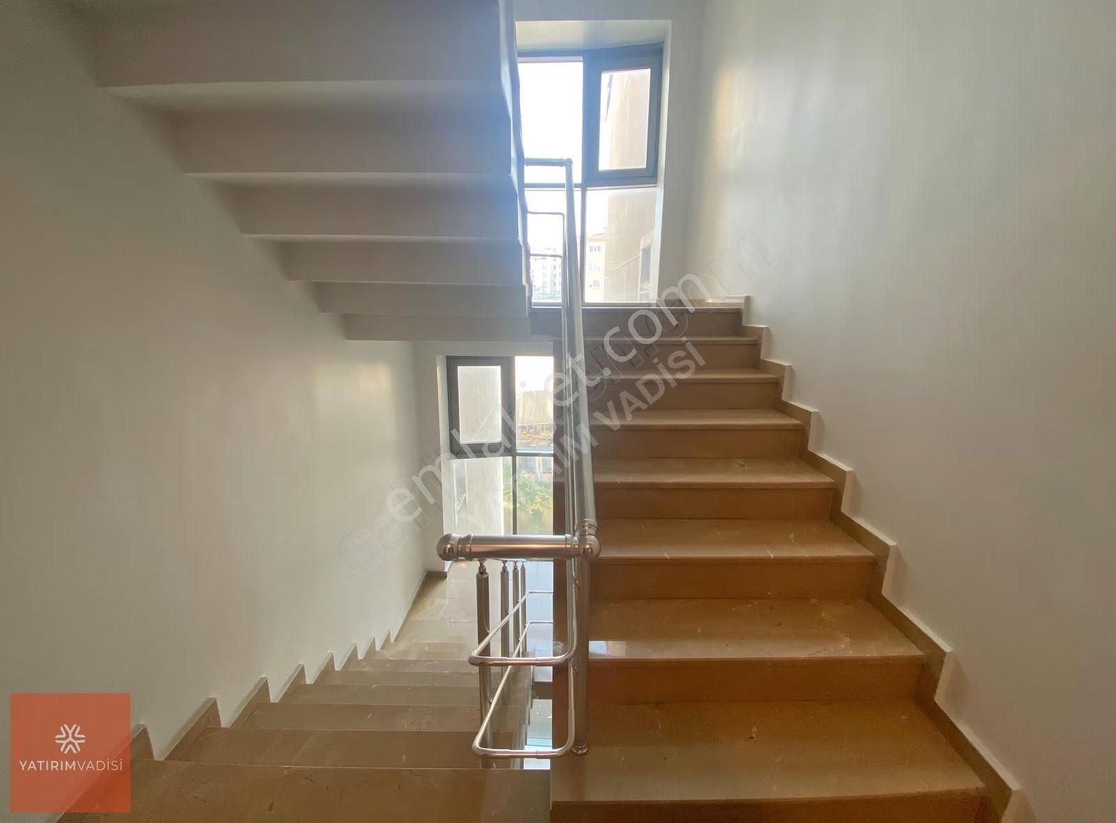 Ataevler Gazi Caddesi Üzeri Az Katlı Geniş 3+1 Kiralık Daire - Görsel 18
