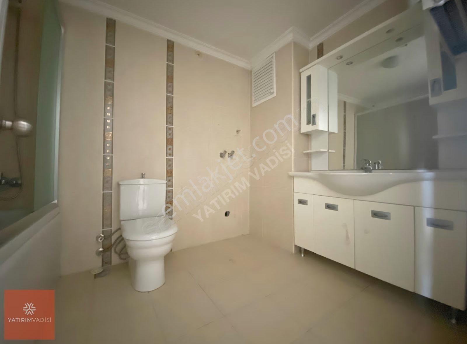 Ataevler Gazi Caddesi Üzeri Az Katlı Geniş 3+1 Kiralık Daire - Görsel 2