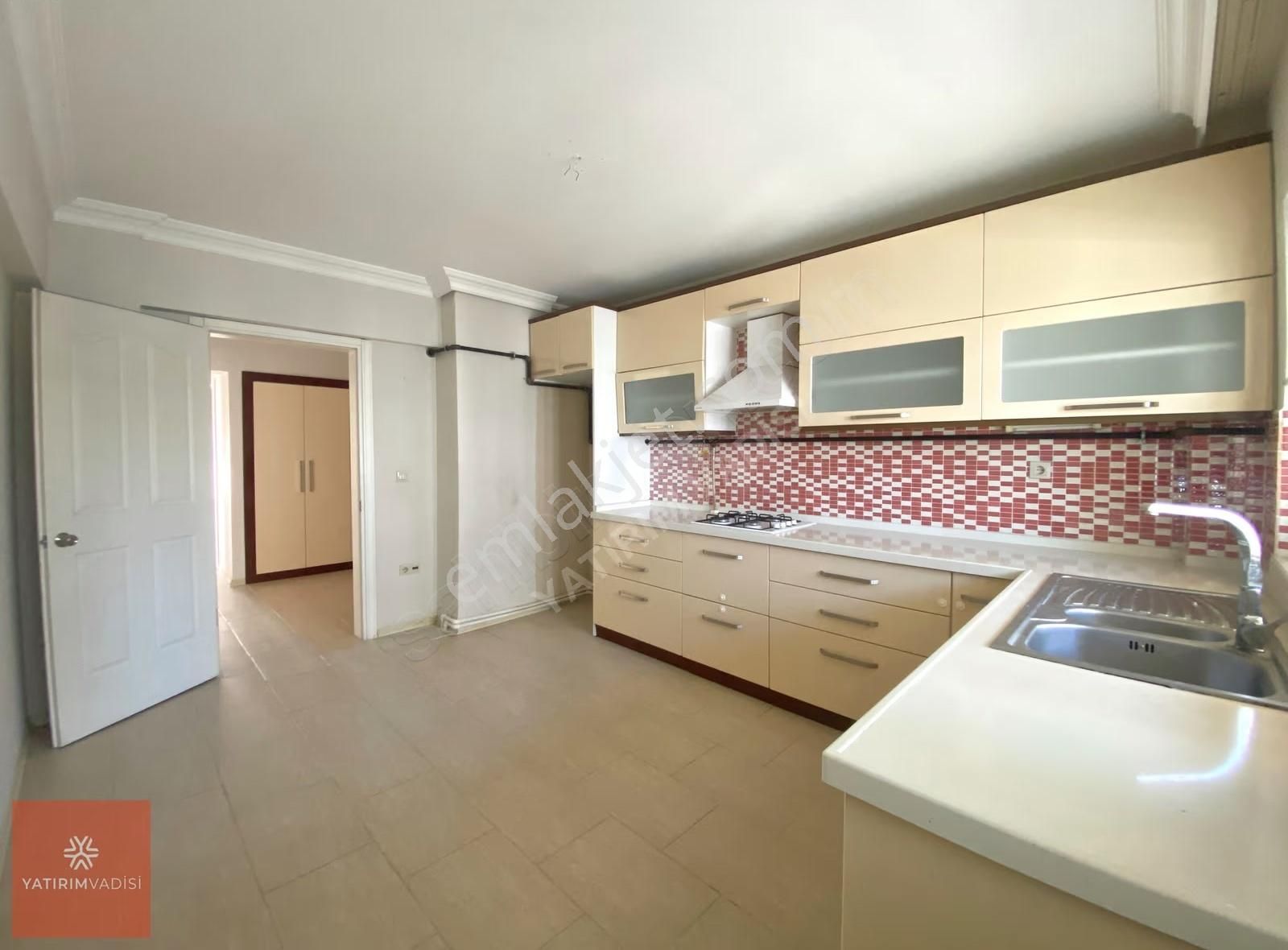 Ataevler Gazi Caddesi Üzeri Az Katlı Geniş 3+1 Kiralık Daire - Görsel 8