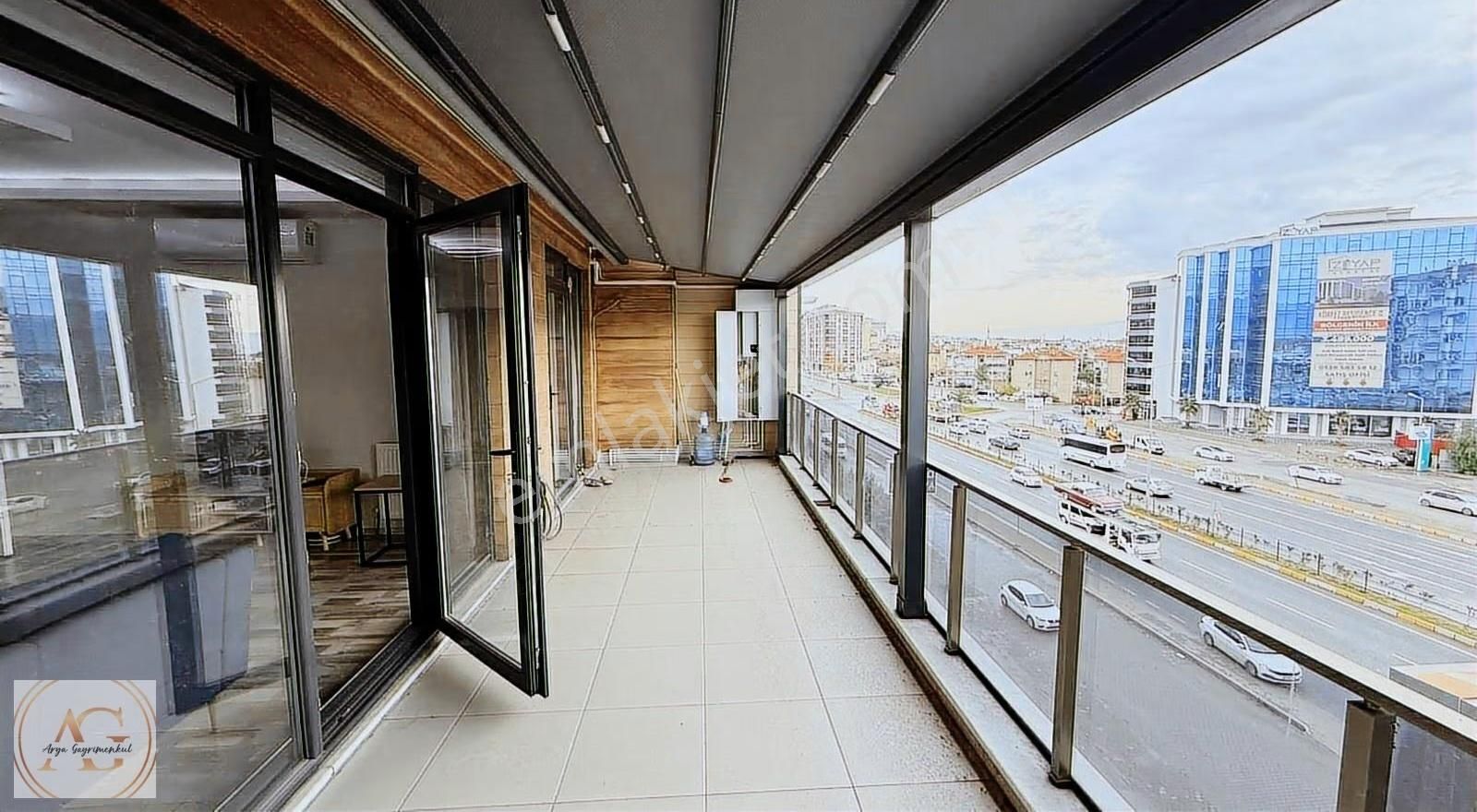 Arya'dan Kadıköy'de Cadde Üzerinde Konsept 3+1 Dubleks Daire