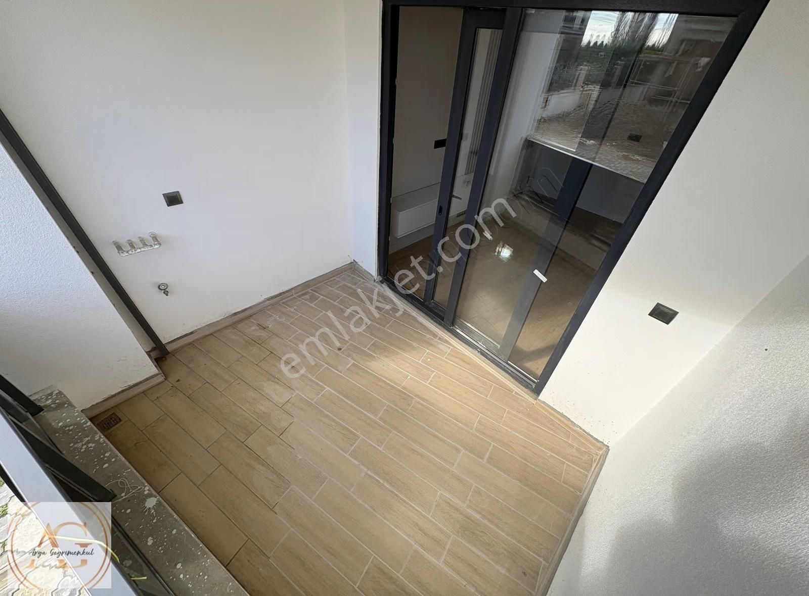 Zeytinli'de Ön Cephe 2+1 Lüks Daire: 90m², Cadde Üzeri - Görsel 13