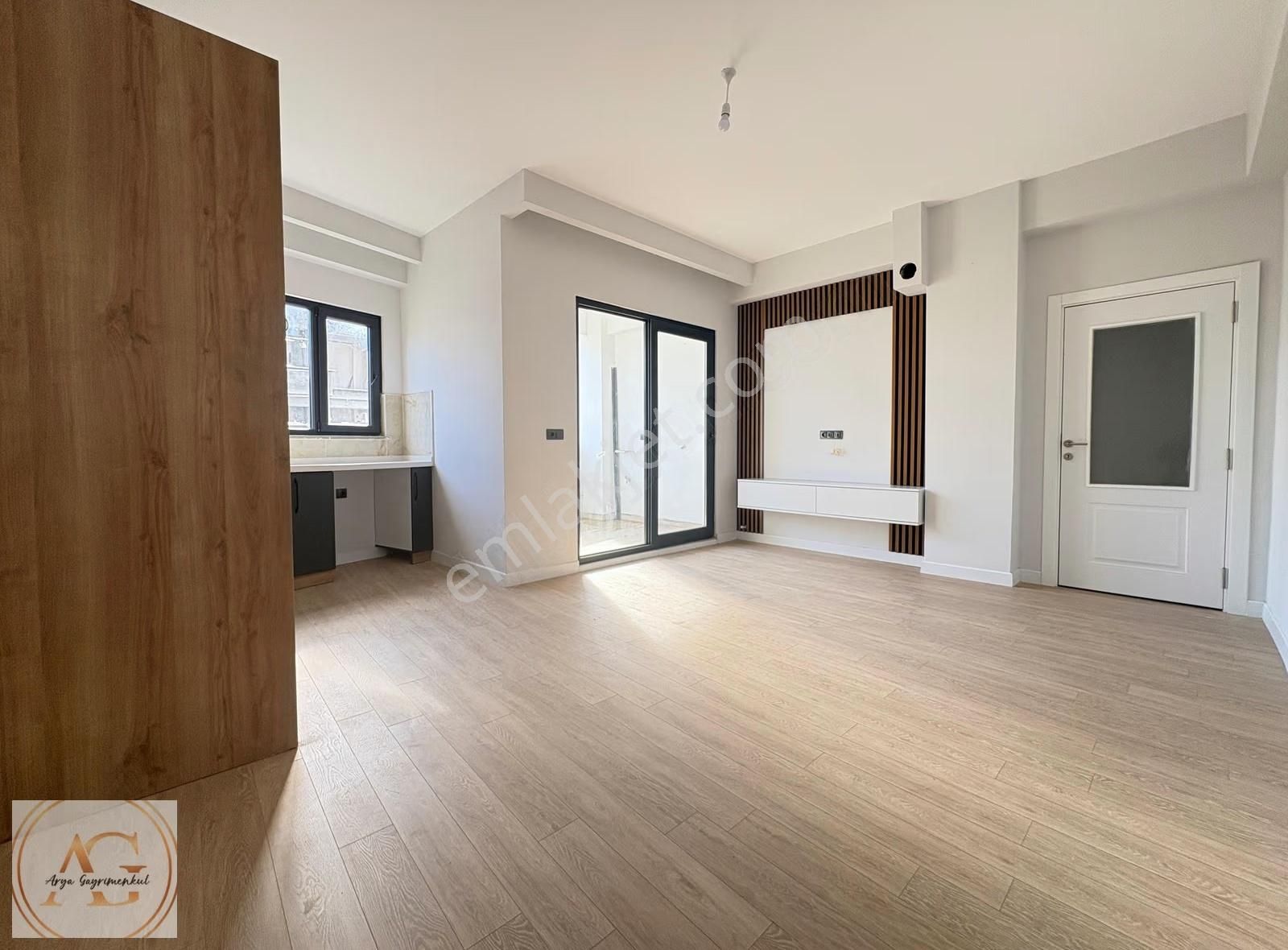 Zeytinli'de Ön Cephe 2+1 Lüks Daire: 90m², Cadde Üzeri - Görsel 21