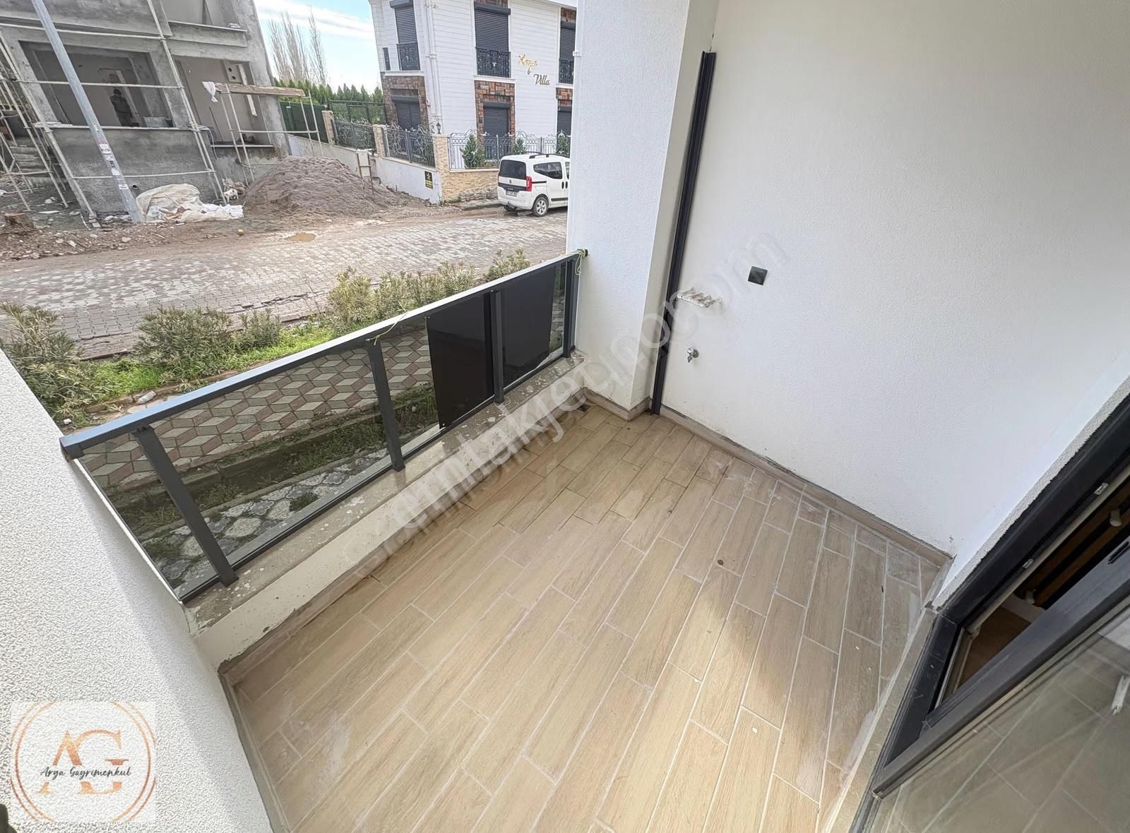 Zeytinli'de Ön Cephe 2+1 Lüks Daire: 90m², Cadde Üzeri - Görsel 27