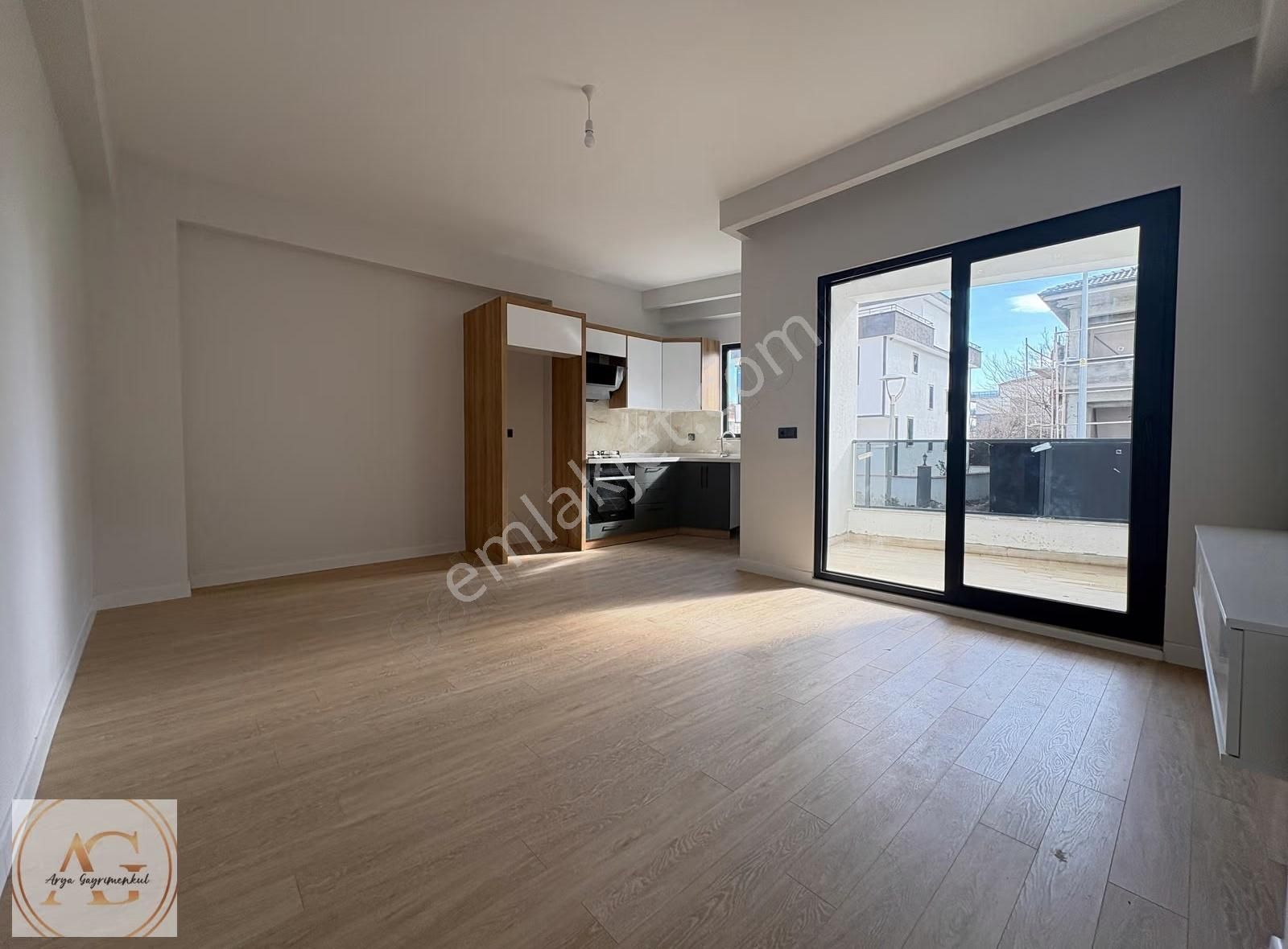 Zeytinli'de Ön Cephe 2+1 Lüks Daire: 90m², Cadde Üzeri - Görsel 5