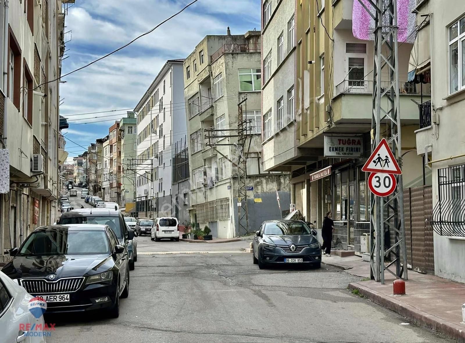 Zeytinlikte Bulvara Yakın Satılık Dükkan - Görsel 3