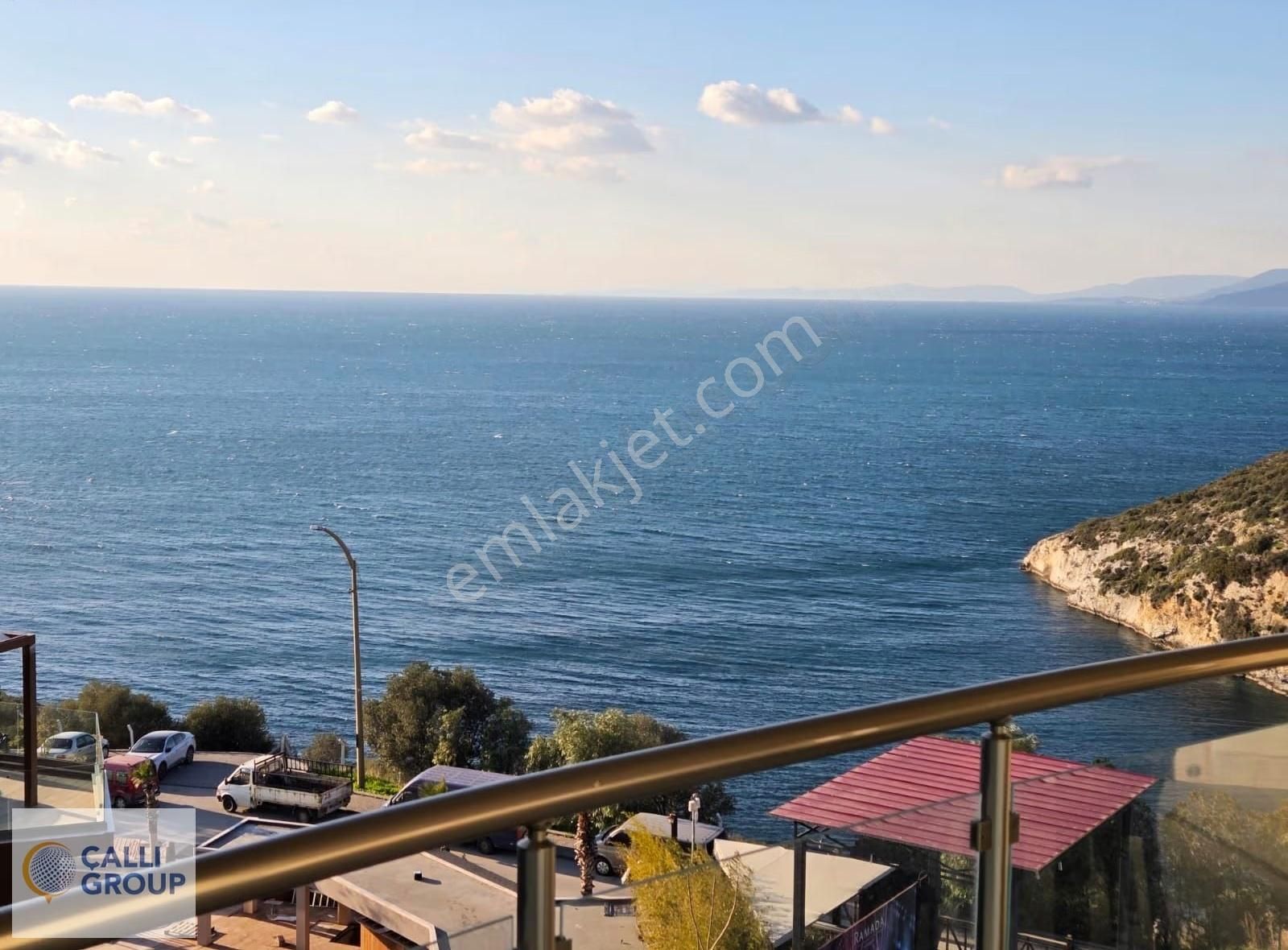 Kuşadası Ramada Suıtes'te 3+1 Çatı Dubleks Yalı Dairesi