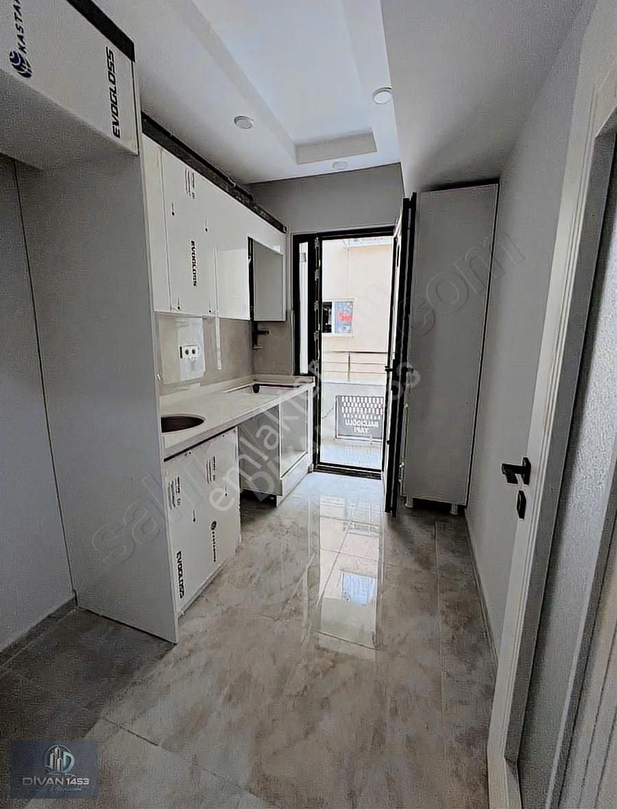 Telsiz De 2+1 Sıfır Bina Da Satılık Ara Kat Daire