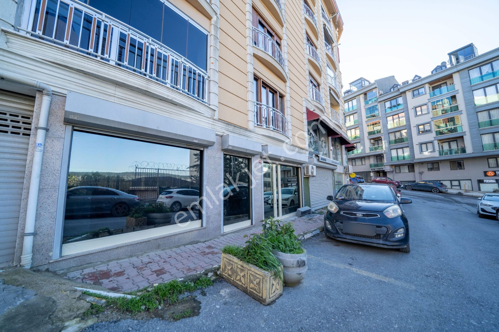 Göktürk Cadde Üstü 210m2 Yeni Bina Otoparklı Wcli Kiralık Dükkan - Görsel 15
