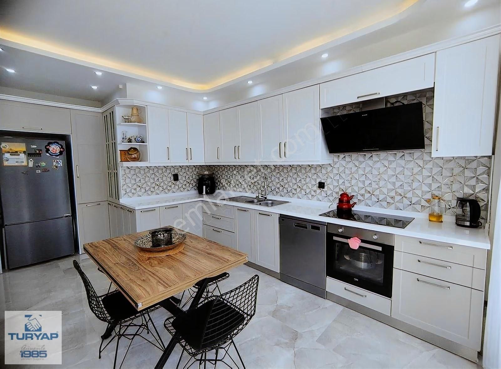 Yalova Merkez İki Bloklu Site İçerisinde Bahçe Dubleksi