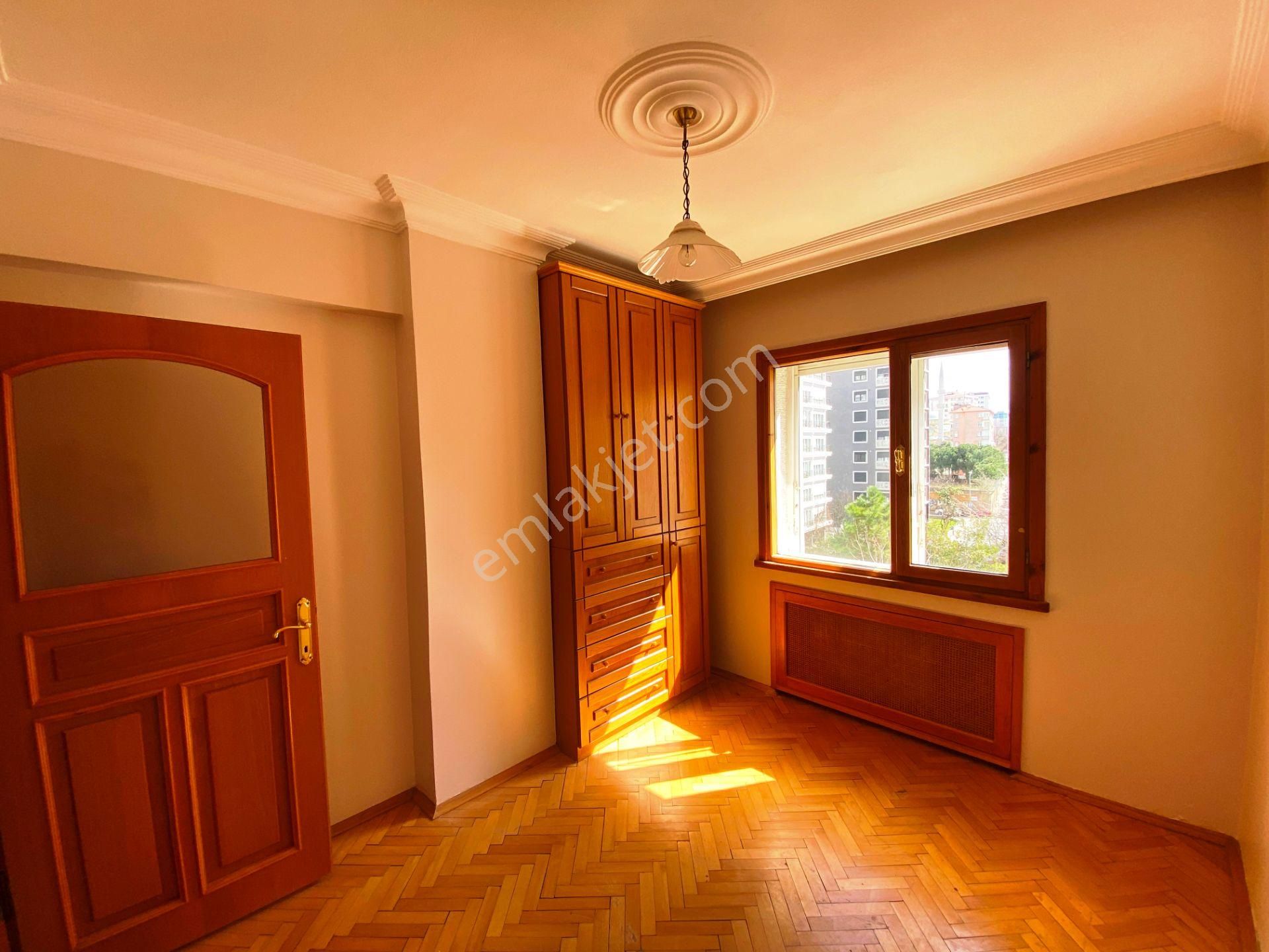 Erenköy Marmaray Yakını Gömme Dolaplı 2 Wc'li Arakat Kiralık 3+1 - Görsel 18