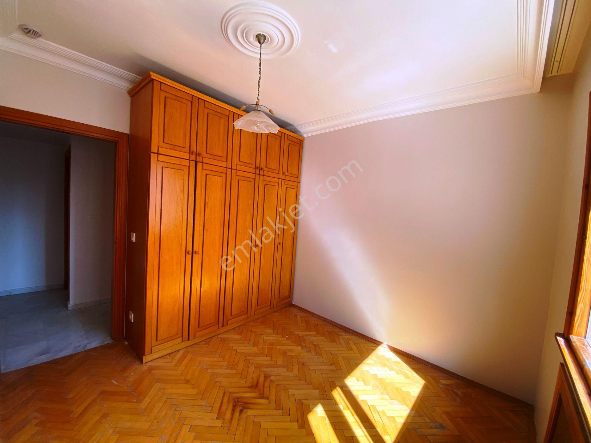 Erenköy Marmaray Yakını Gömme Dolaplı 2 Wc'li Arakat Kiralık 3+1 - Görsel 15