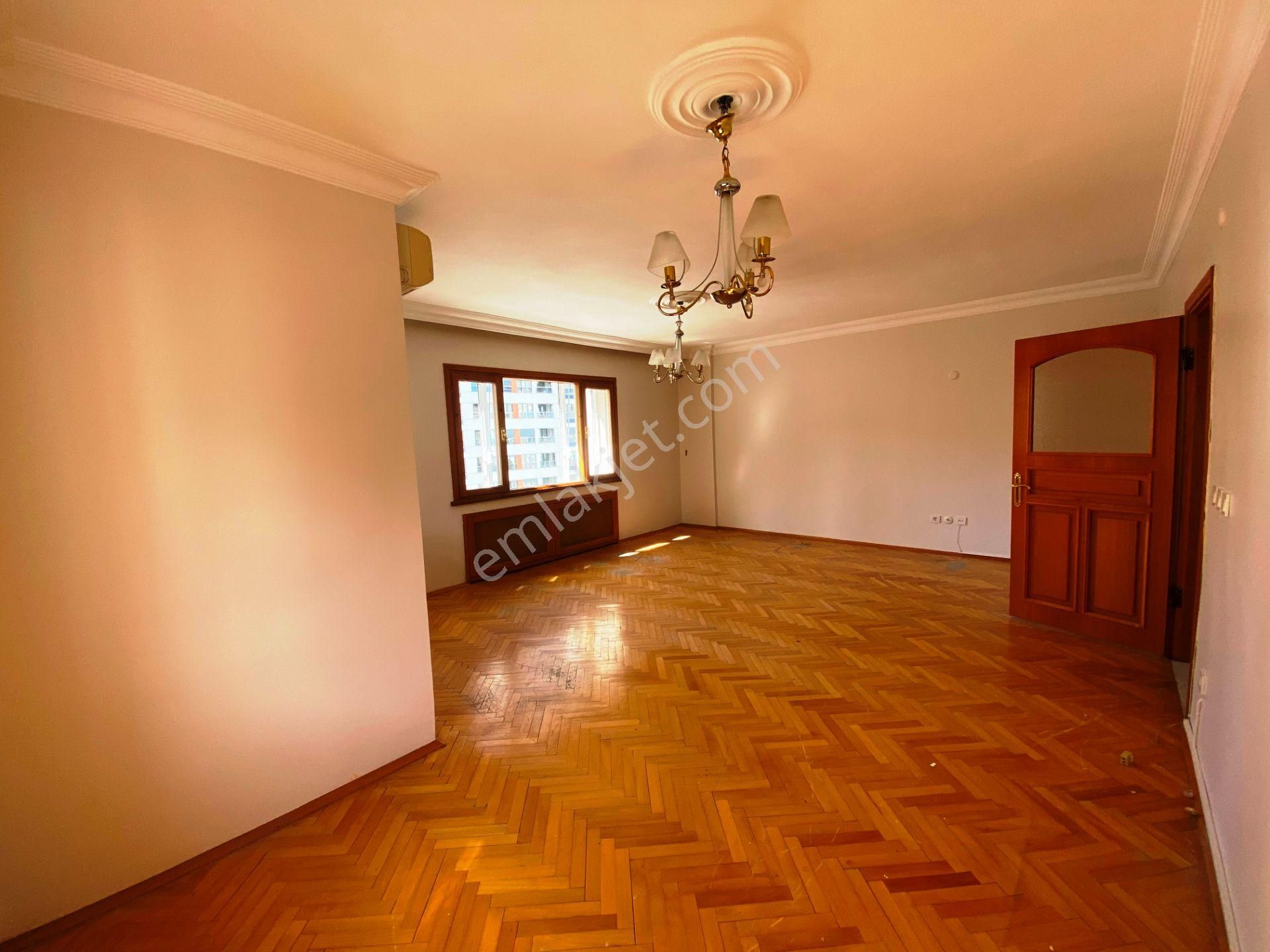 Erenköy Marmaray Yakını Gömme Dolaplı 2 Wc'li Arakat Kiralık 3+1 - Görsel 4