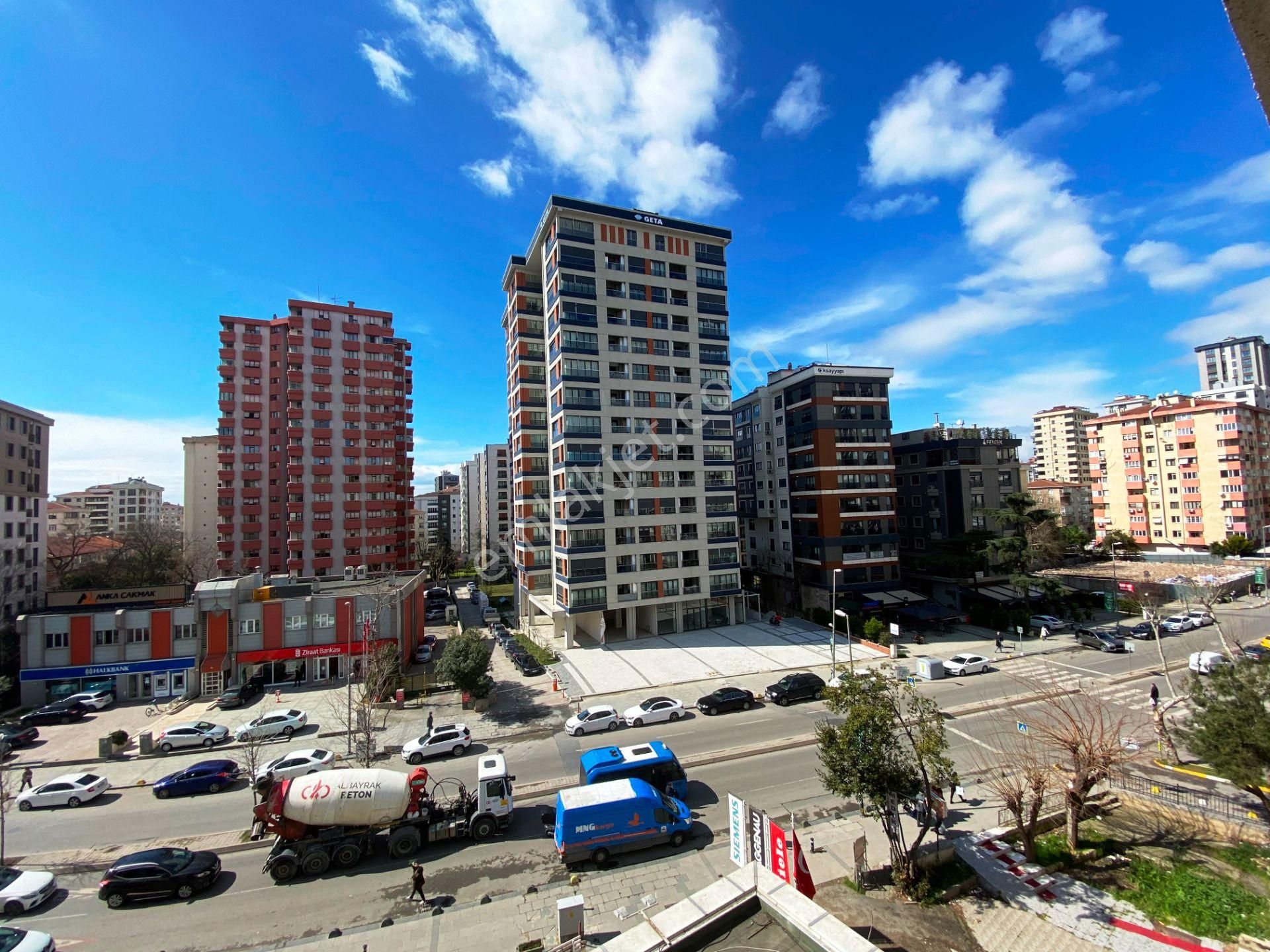 Erenköy Marmaray Yakını Gömme Dolaplı 2 Wc'li Arakat Kiralık 3+1