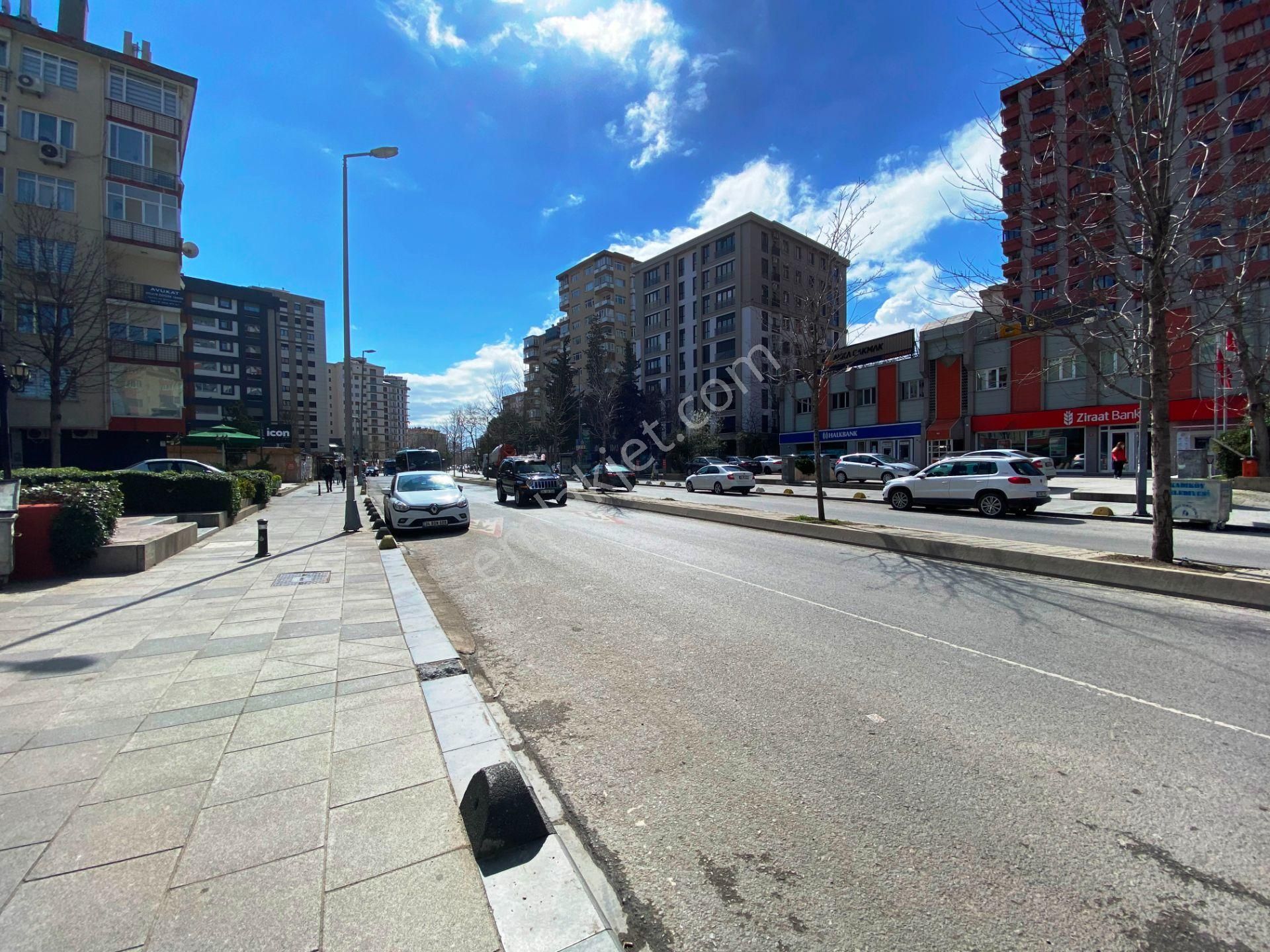 Erenköy Marmaray Yakını Gömme Dolaplı 2 Wc'li Arakat Kiralık 3+1 - Görsel 32