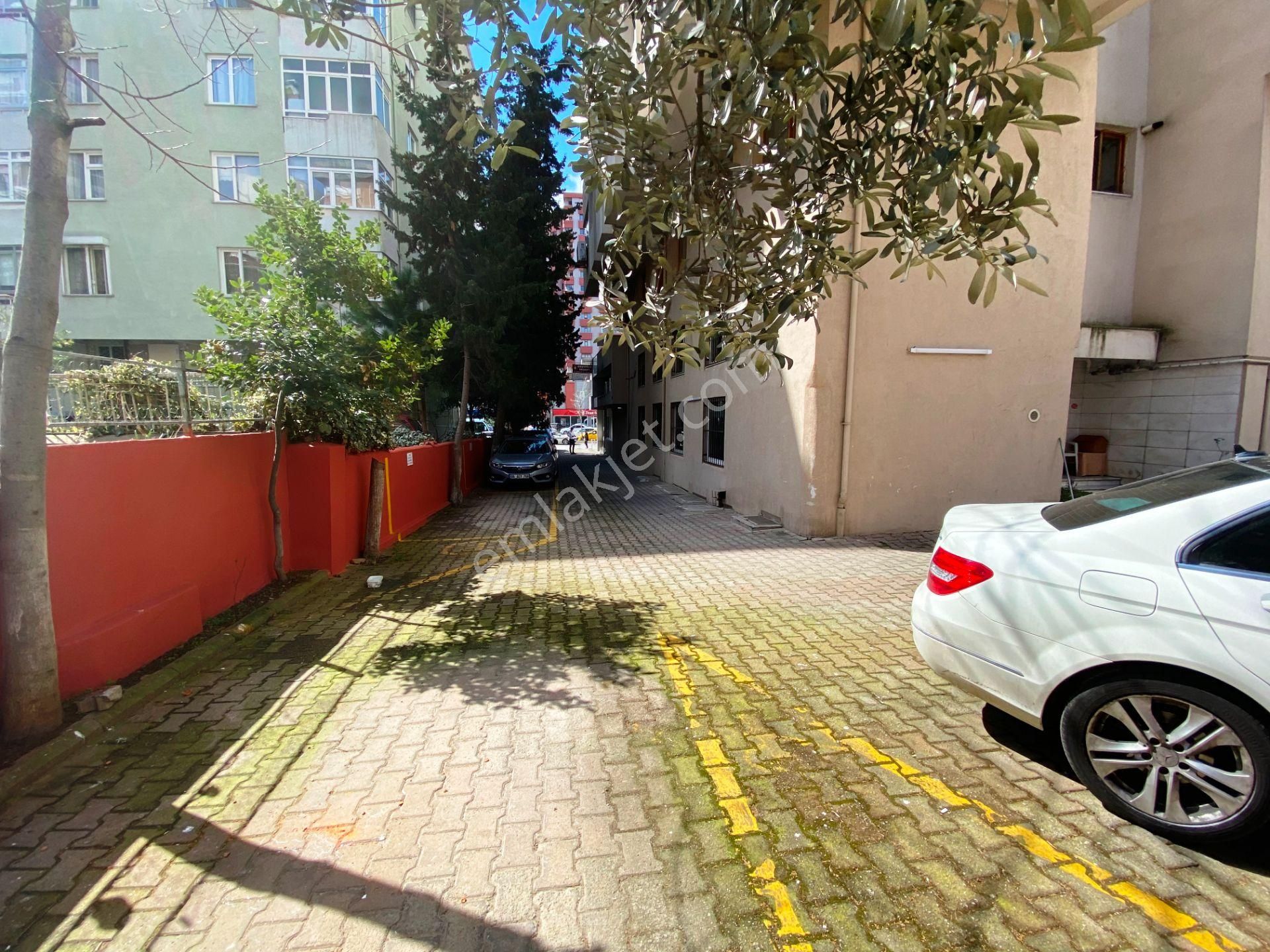 Erenköy Marmaray Yakını Gömme Dolaplı 2 Wc'li Arakat Kiralık 3+1 - Görsel 30